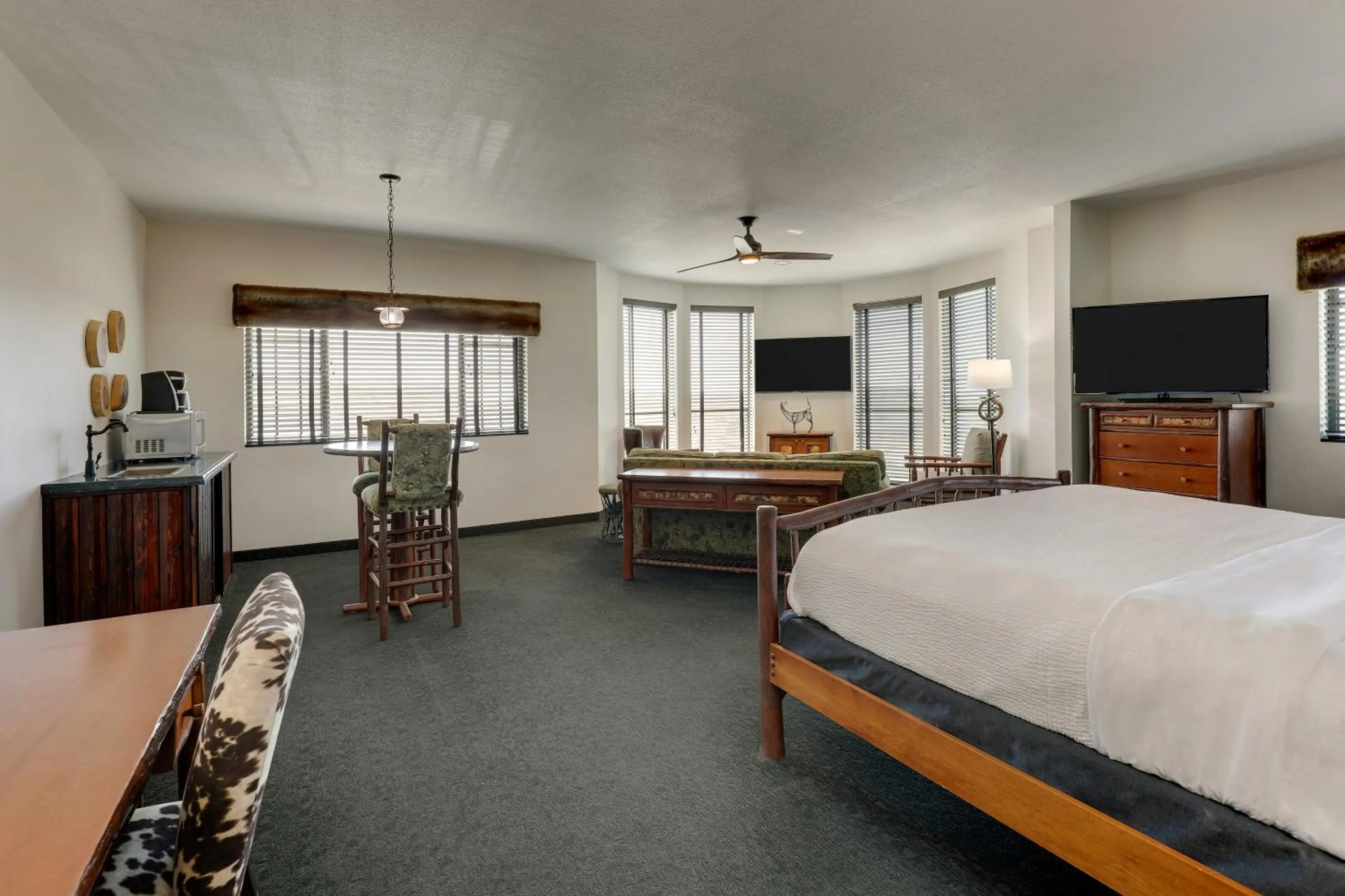Junior Suite in Stoney Creek Hotel Tulsa - Broken Arrow