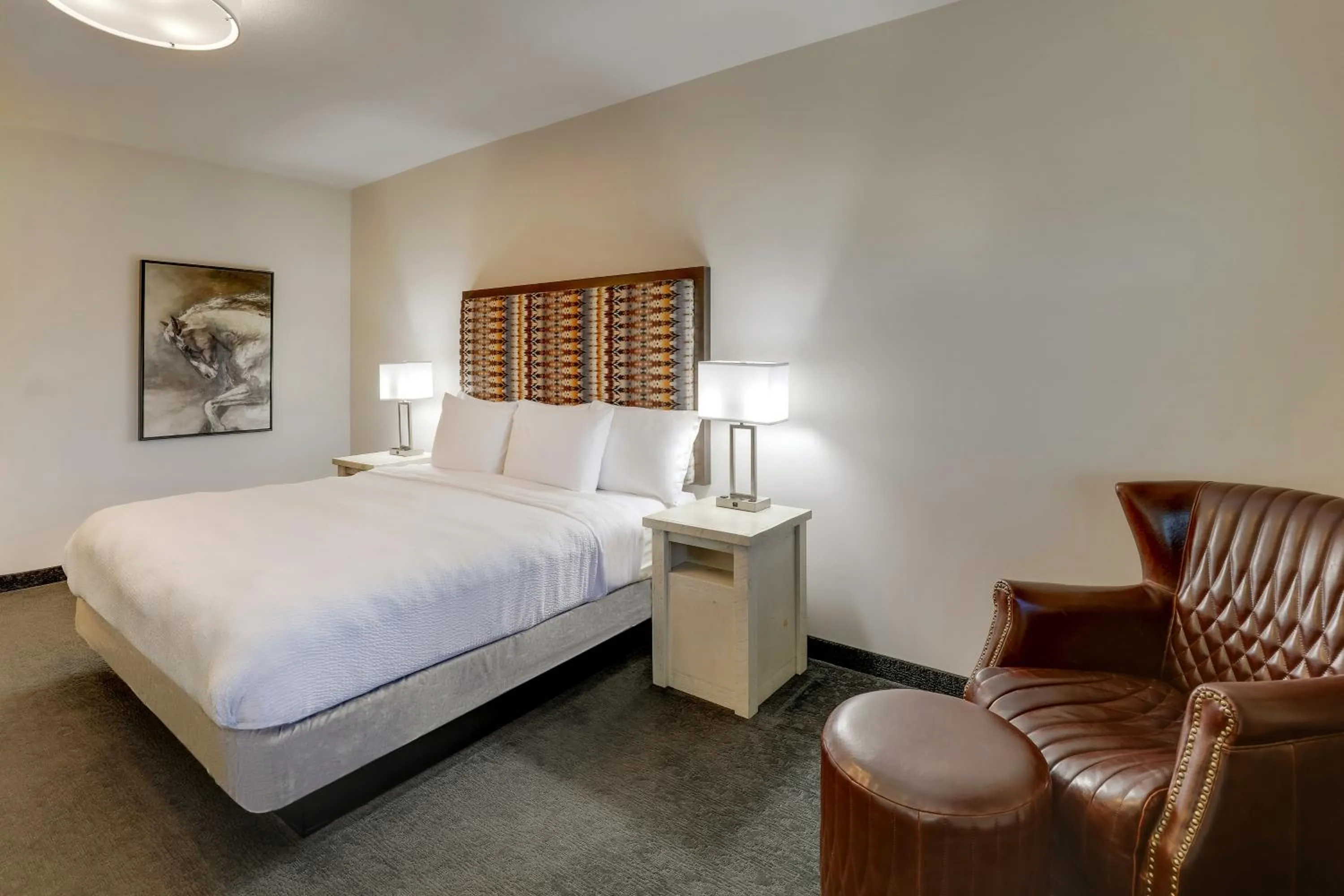 Deluxe King Room in Stoney Creek Hotel Tulsa - Broken Arrow