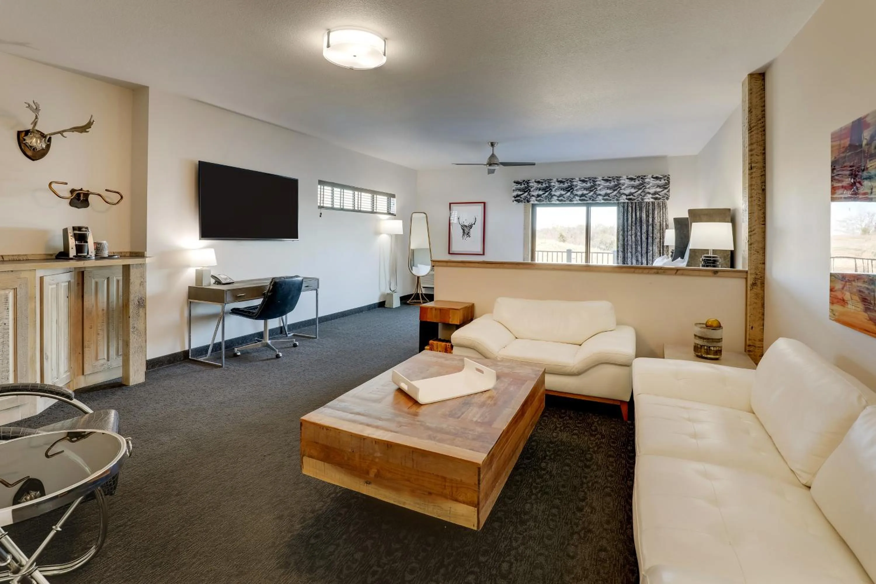 Superior King Suite in Stoney Creek Hotel Tulsa - Broken Arrow