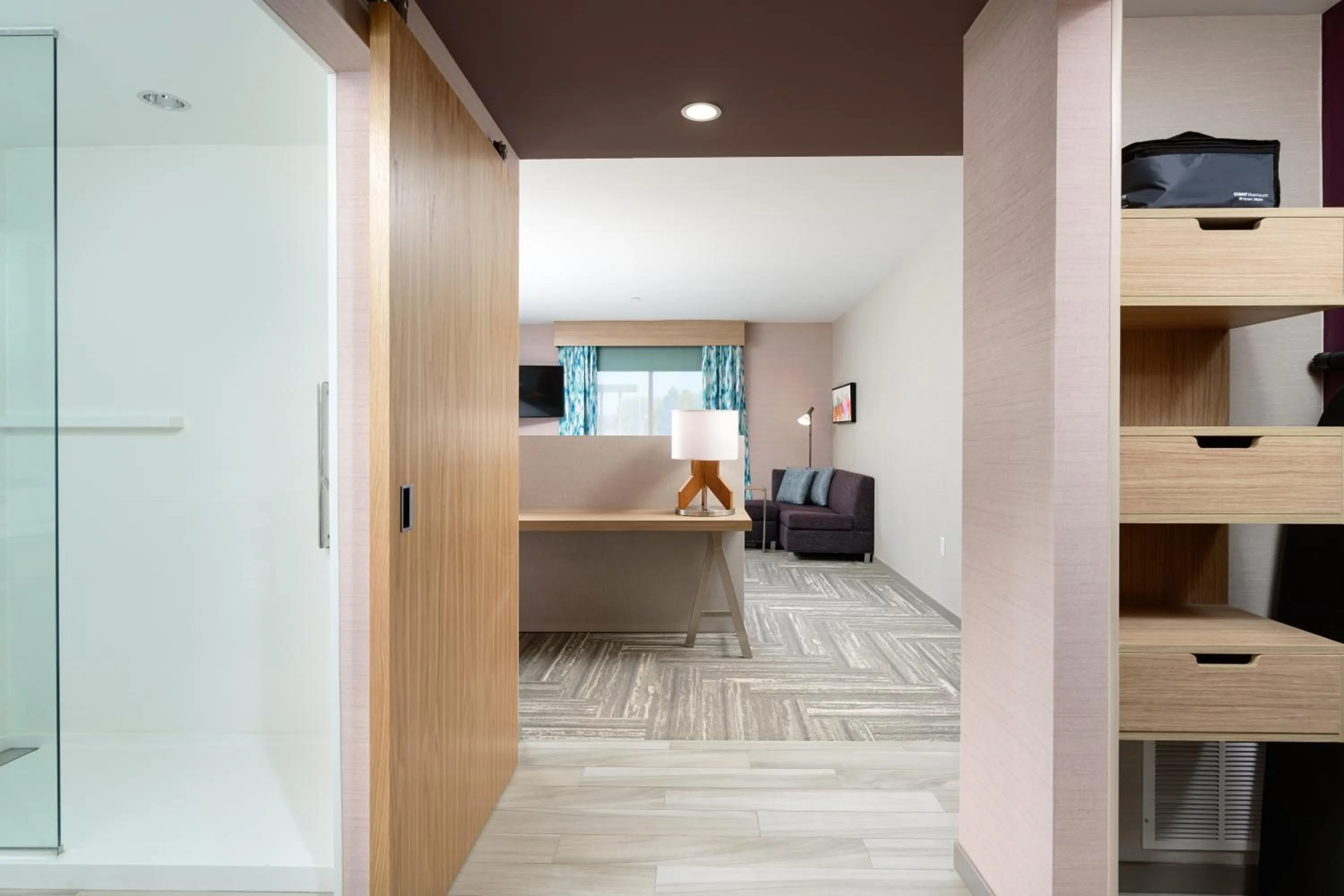 Deluxe King Room - Mobility Access in Hilton Garden Inn Knoxville Papermill Drive, Tn