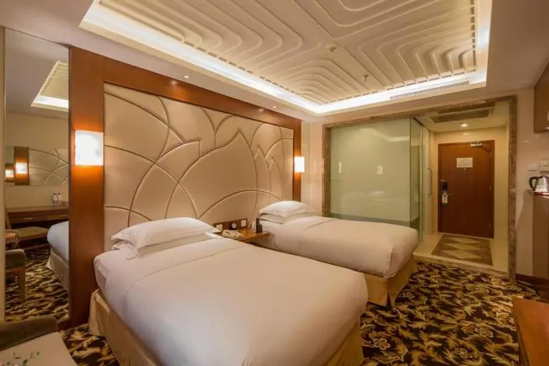 Classical Twin Room(30% discount in Chinese Restaurant except drinks and sea food) in Howard Johnson Paragon Hotel Beijing