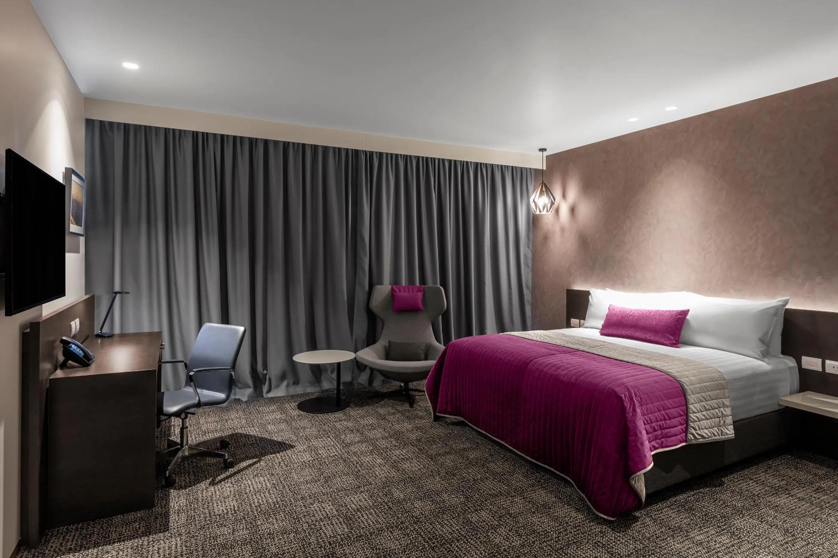 Deluxe King Room in Sage Melbourne Ringwood