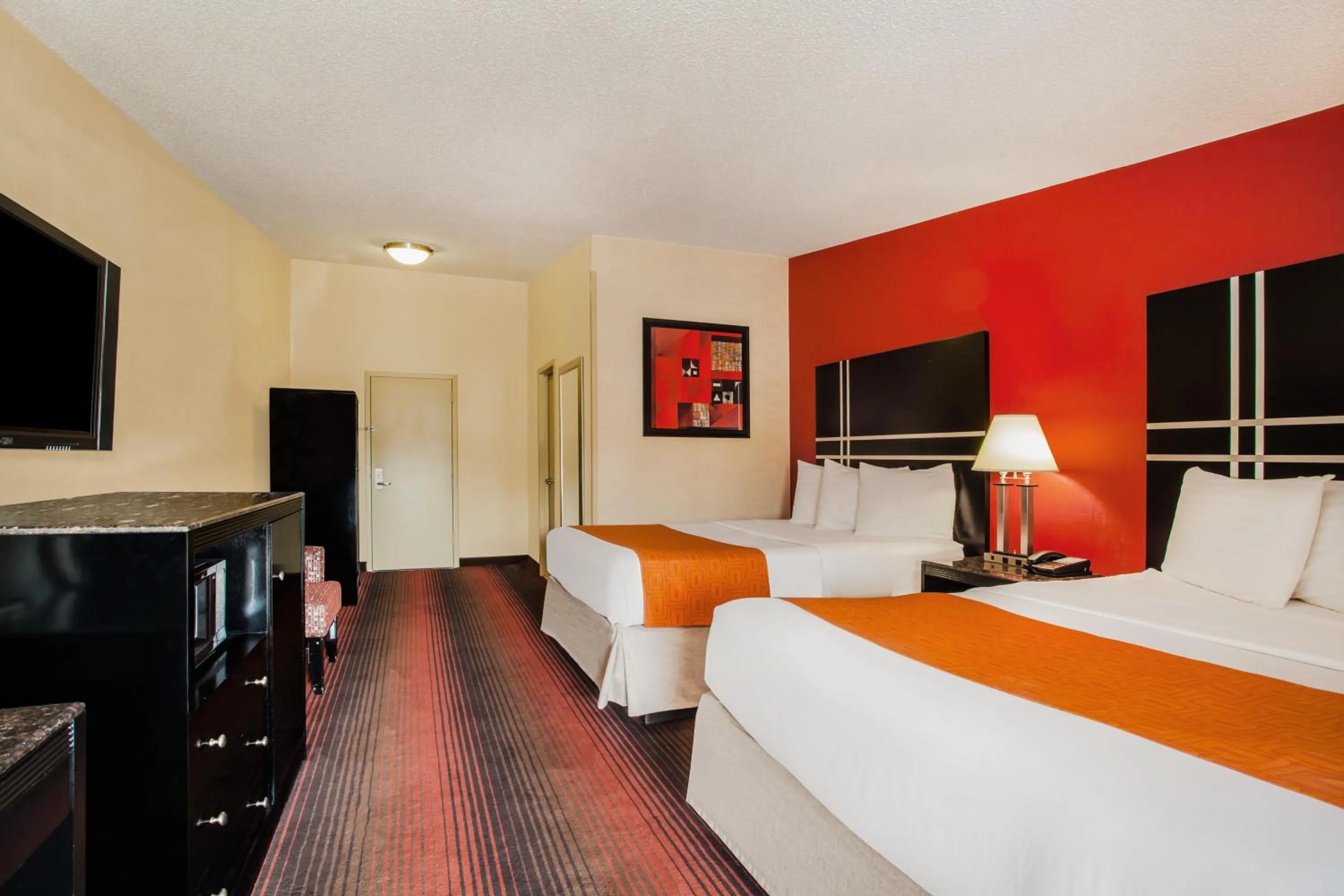 Queen Suite with Two Queen Beds - Non-Smoking in Howard Johnson by Wyndham North Plainfield