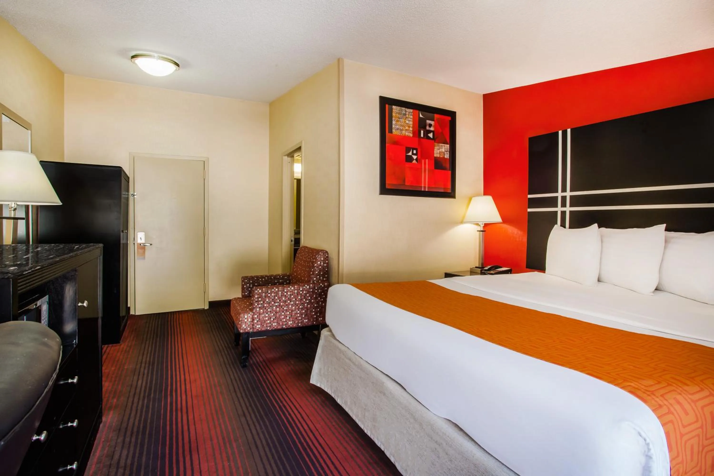 King Room - Non-Smoking in Howard Johnson by Wyndham North Plainfield