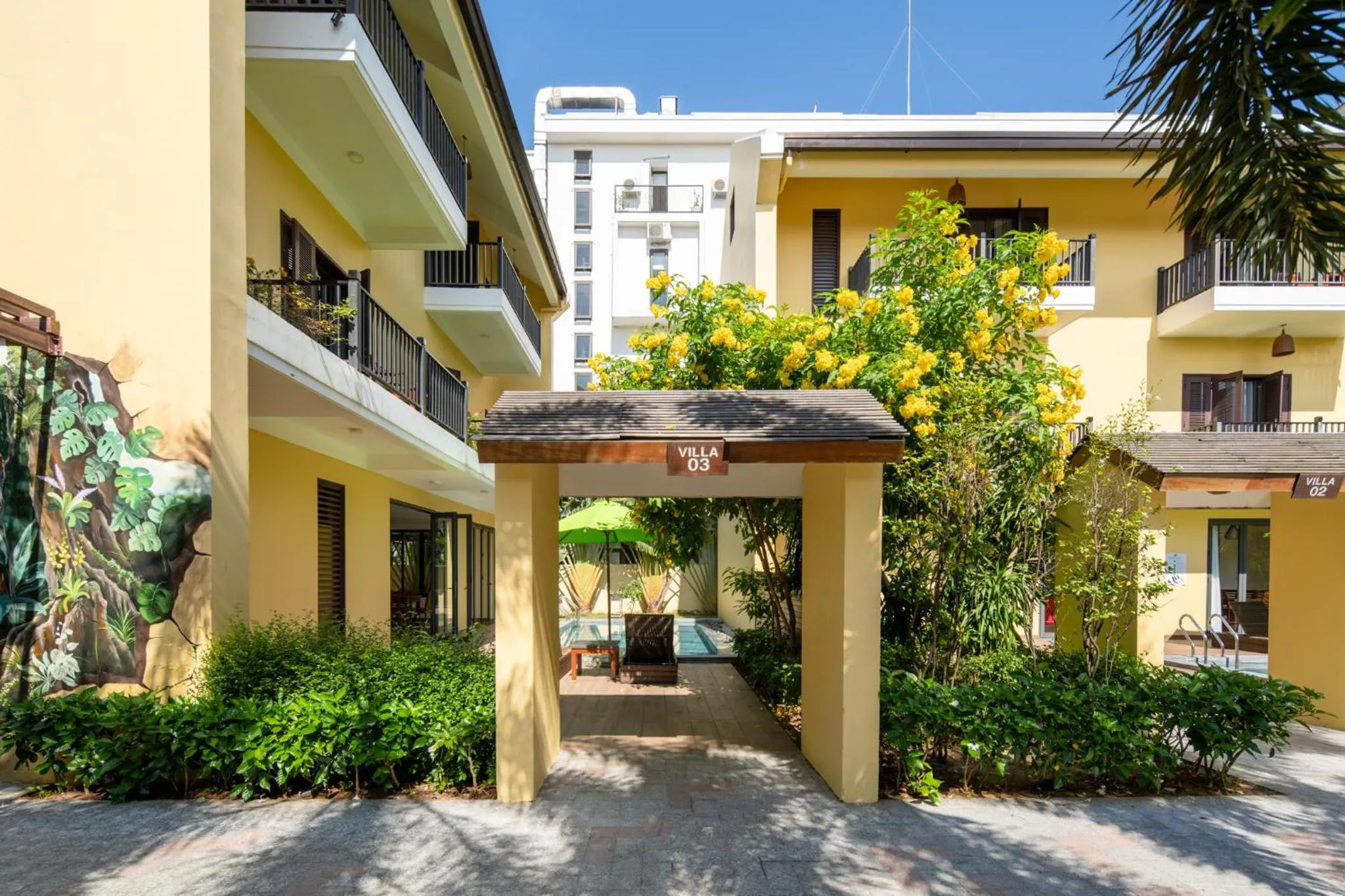 Three-Bedroom Villa in Hoa Co Villa - Garden & Poolview