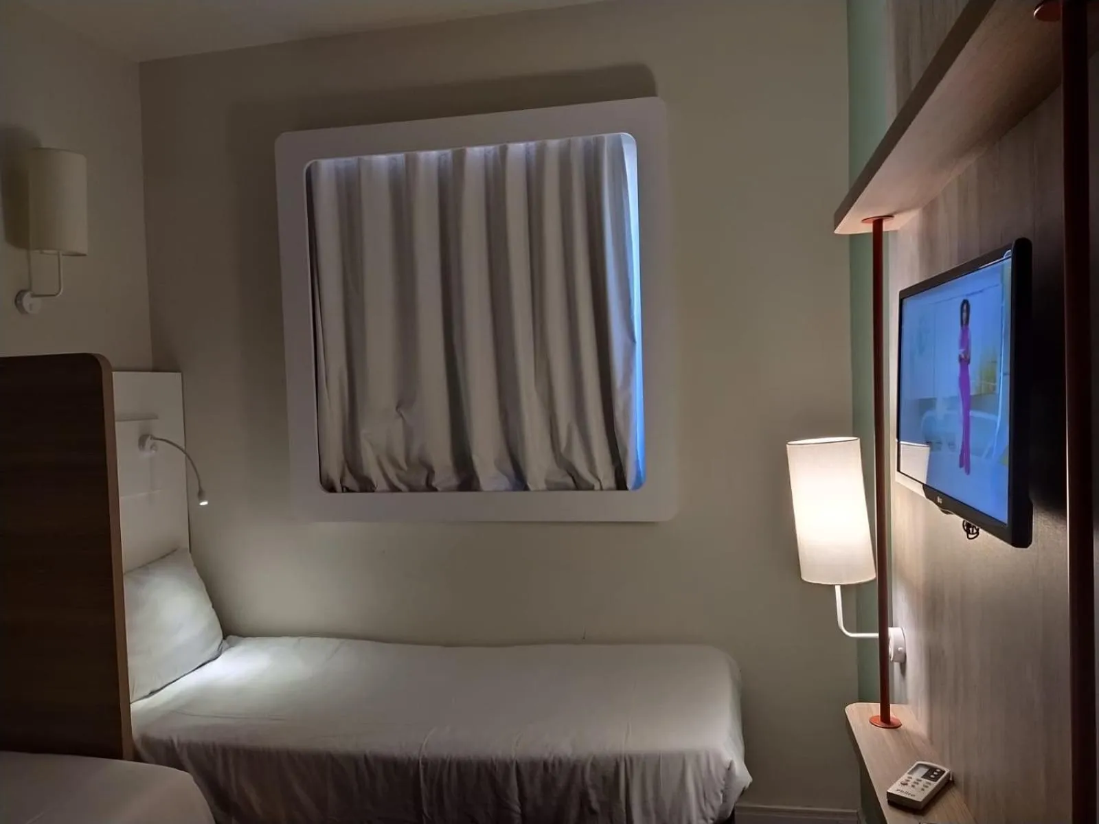 Standard Twin Room in ibis budget Manhuaçu