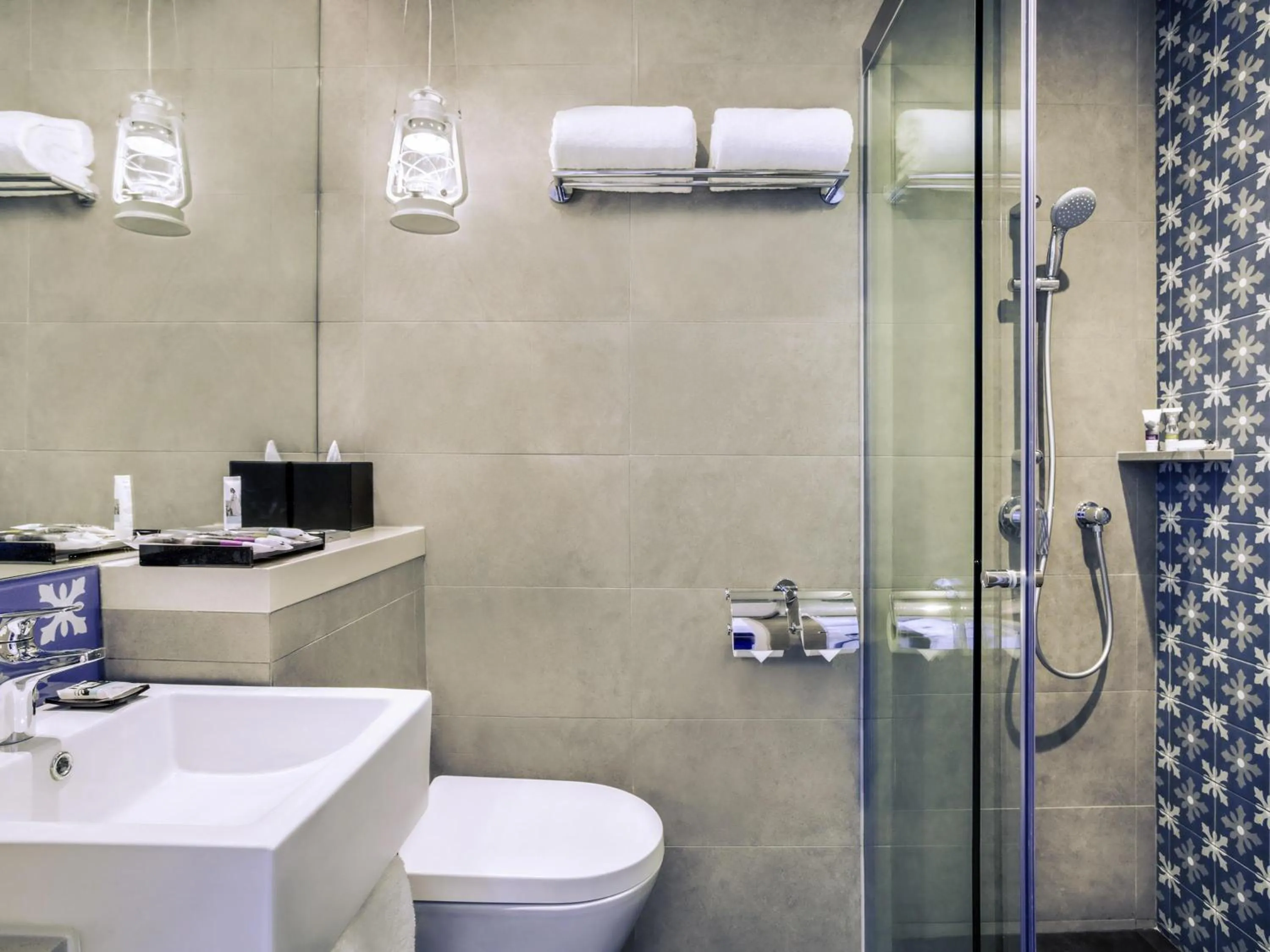 Deluxe Twin Room, Higher Floor, Free Mini-bar in Mercure Singapore On Stevens