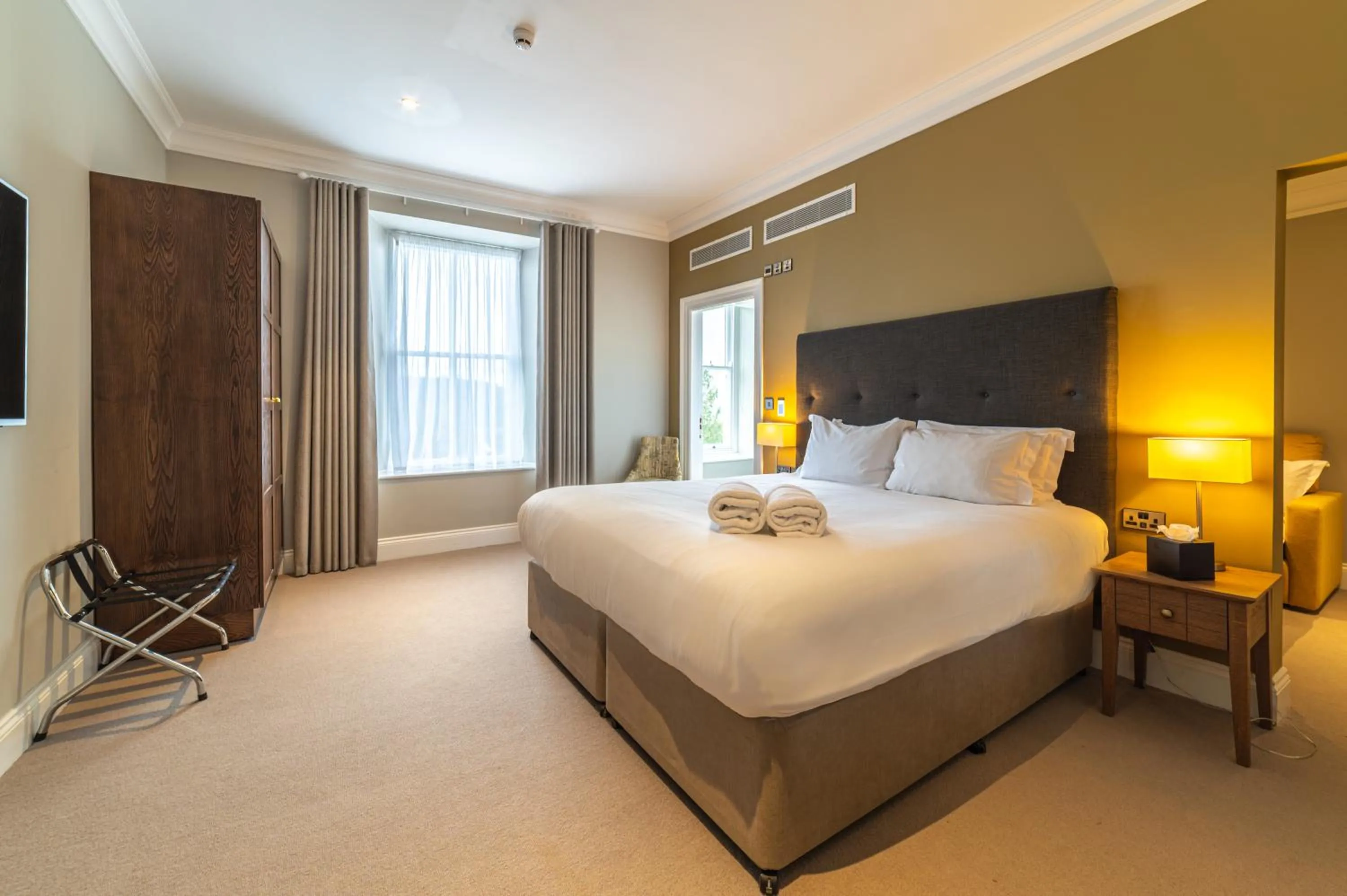 Family Room Lake View (Not Pet Friendly) in The Ro Hotel Windermere