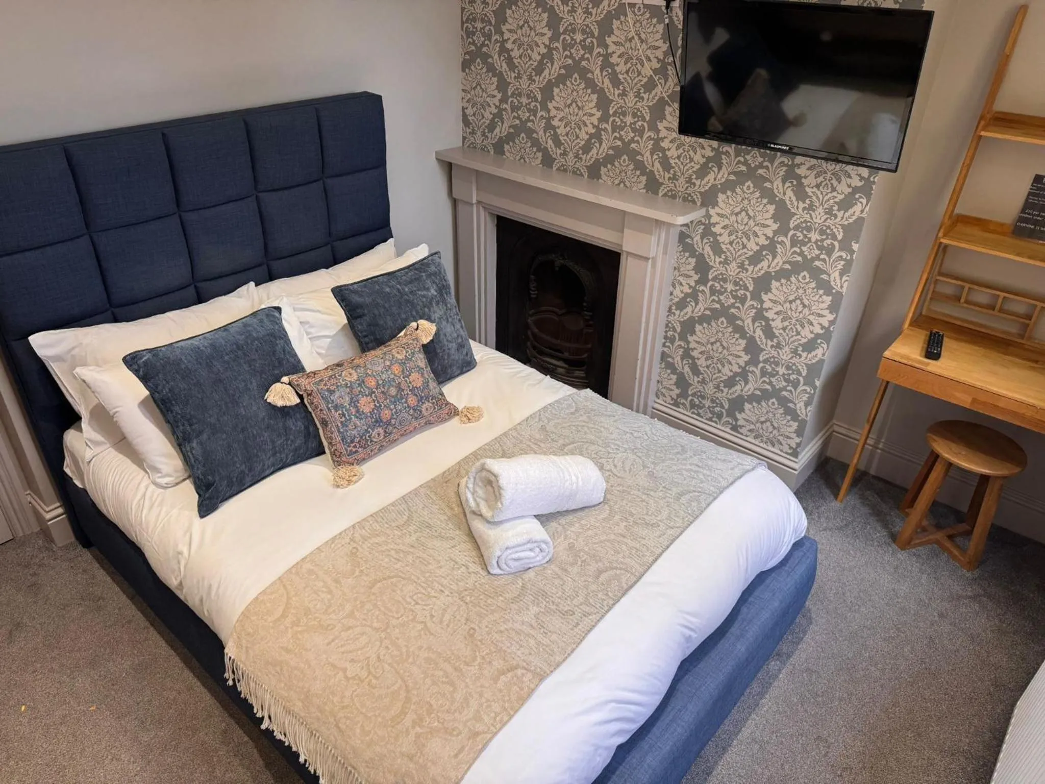 Double Room with Private Bathroom in Regency House
