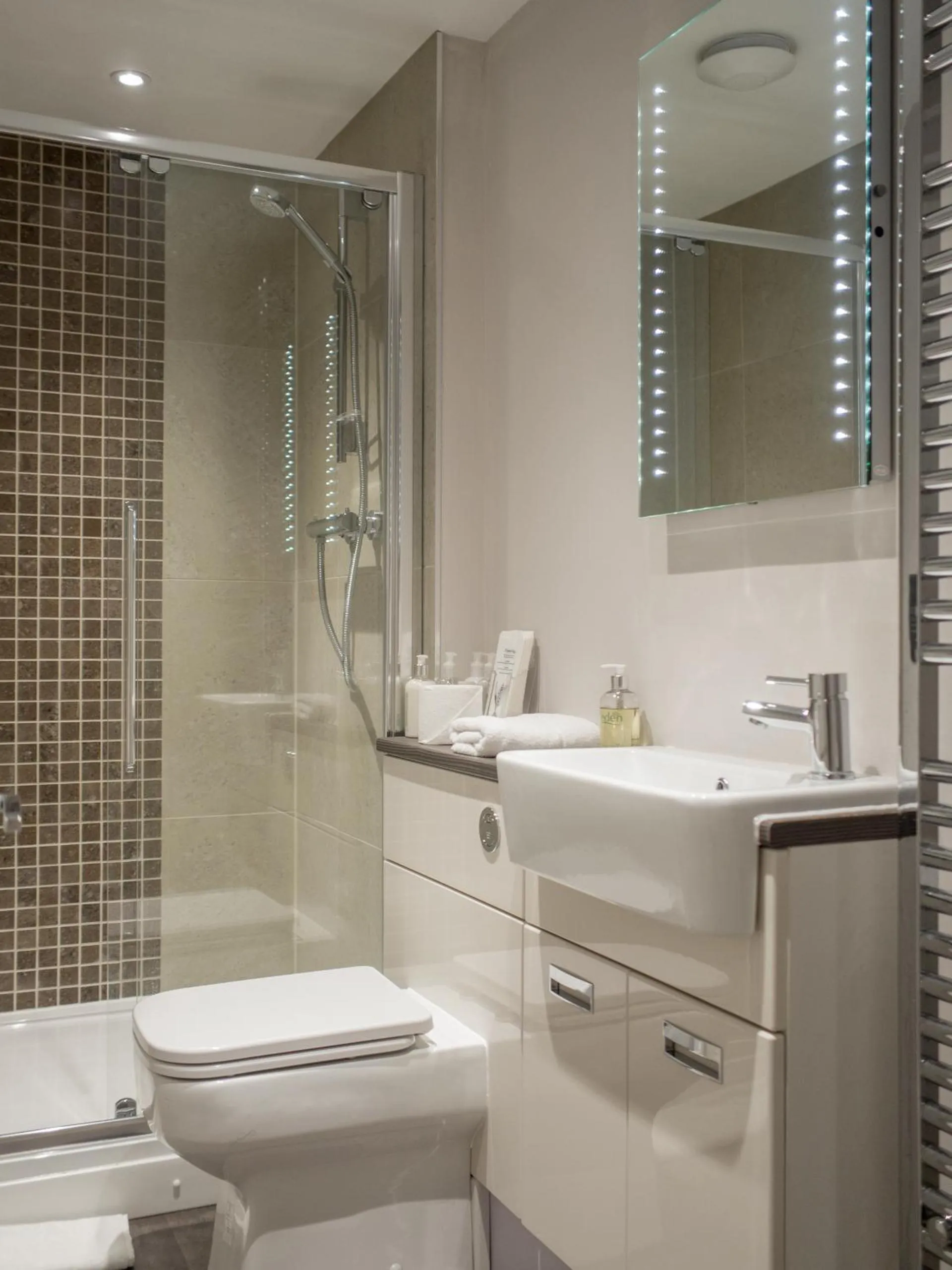 Twin Room with Shared Bathroom in Regency House