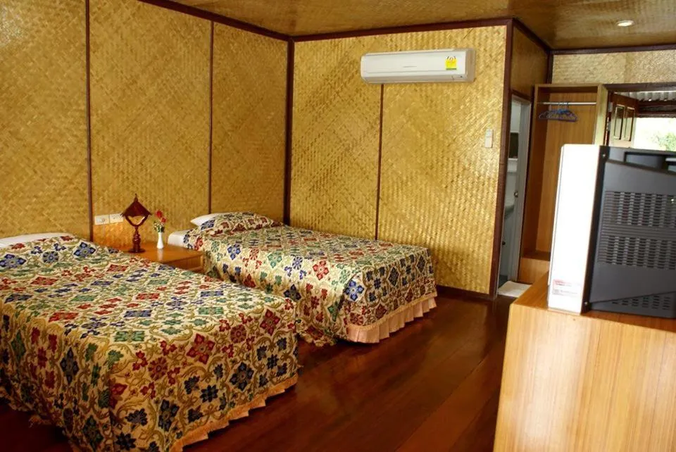 Raft Room in Duenshine Resort