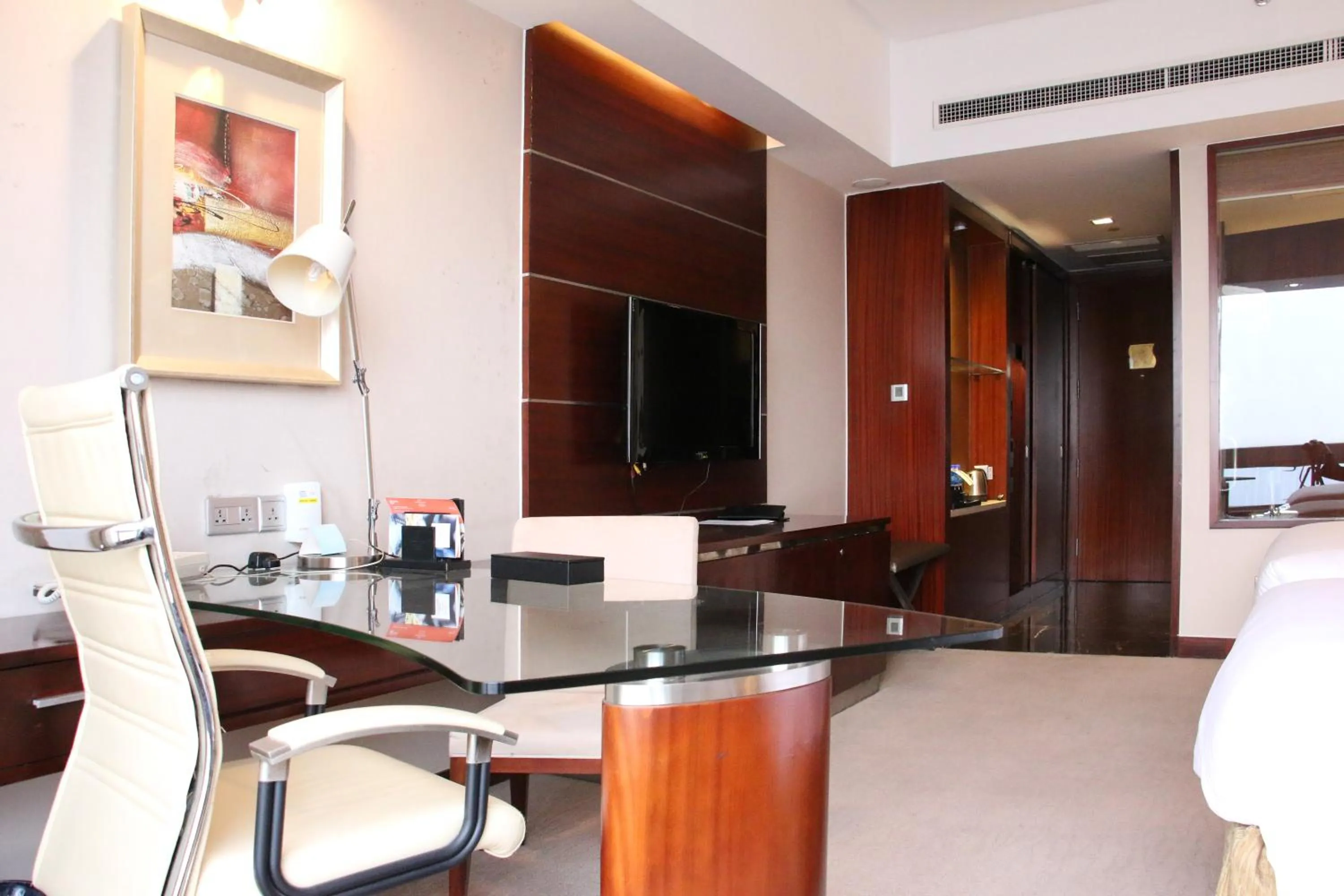 Premium King Room in Crowne Plaza Yantai Sea View by IHG