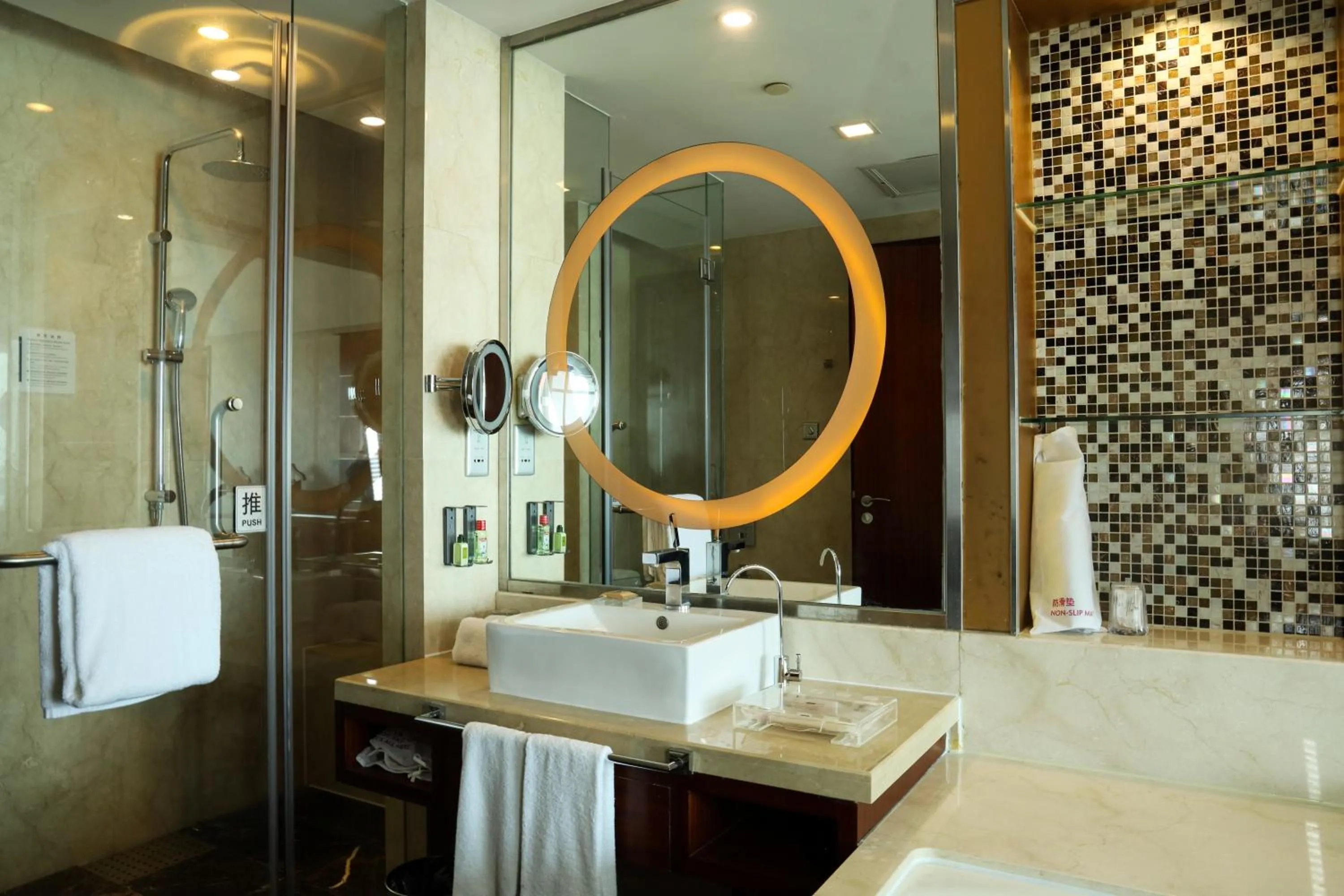 Standard King Room in Crowne Plaza Yantai Sea View by IHG