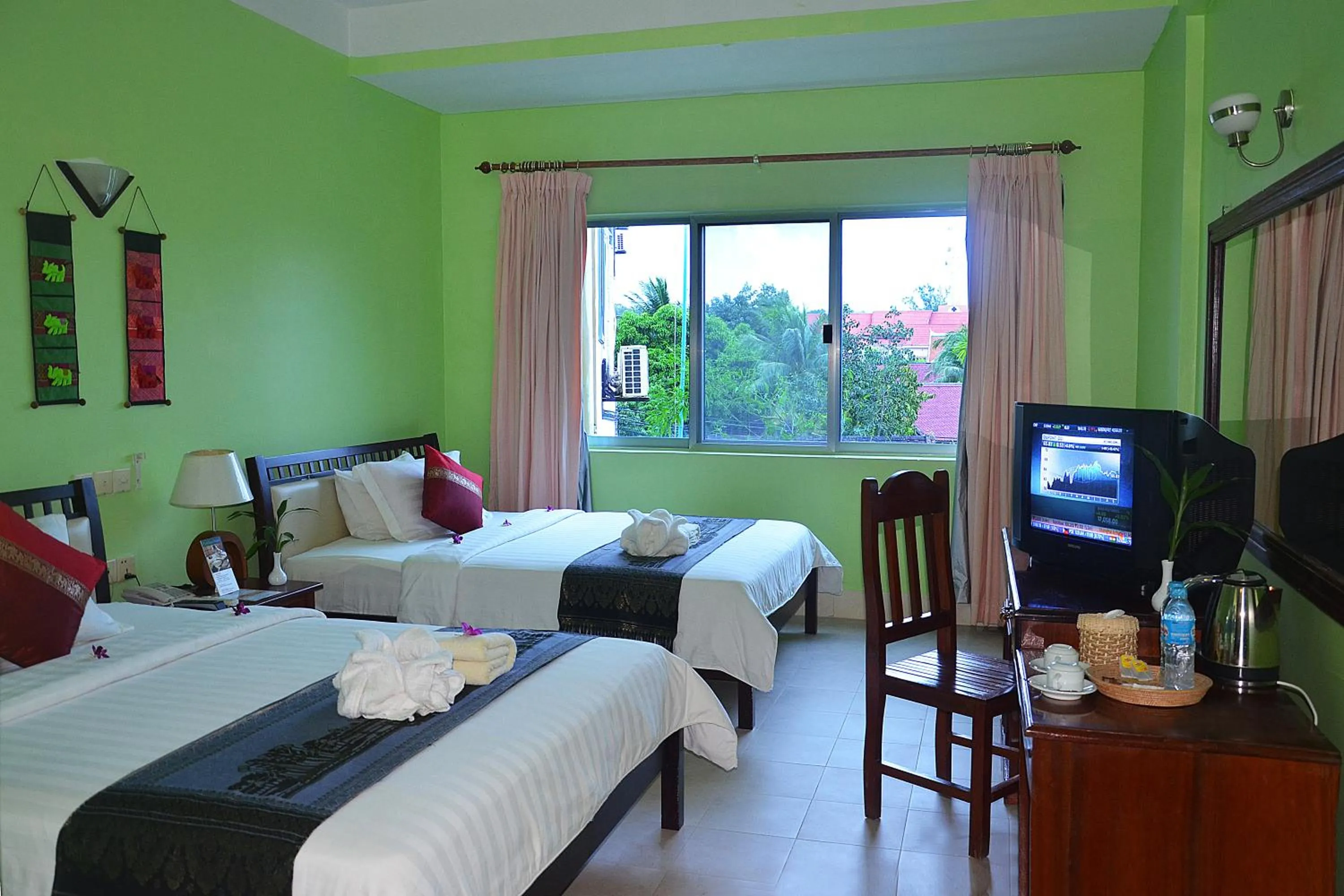 Deluxe Twin Room - Free Pickup at Bus Station in Parklane Hotel