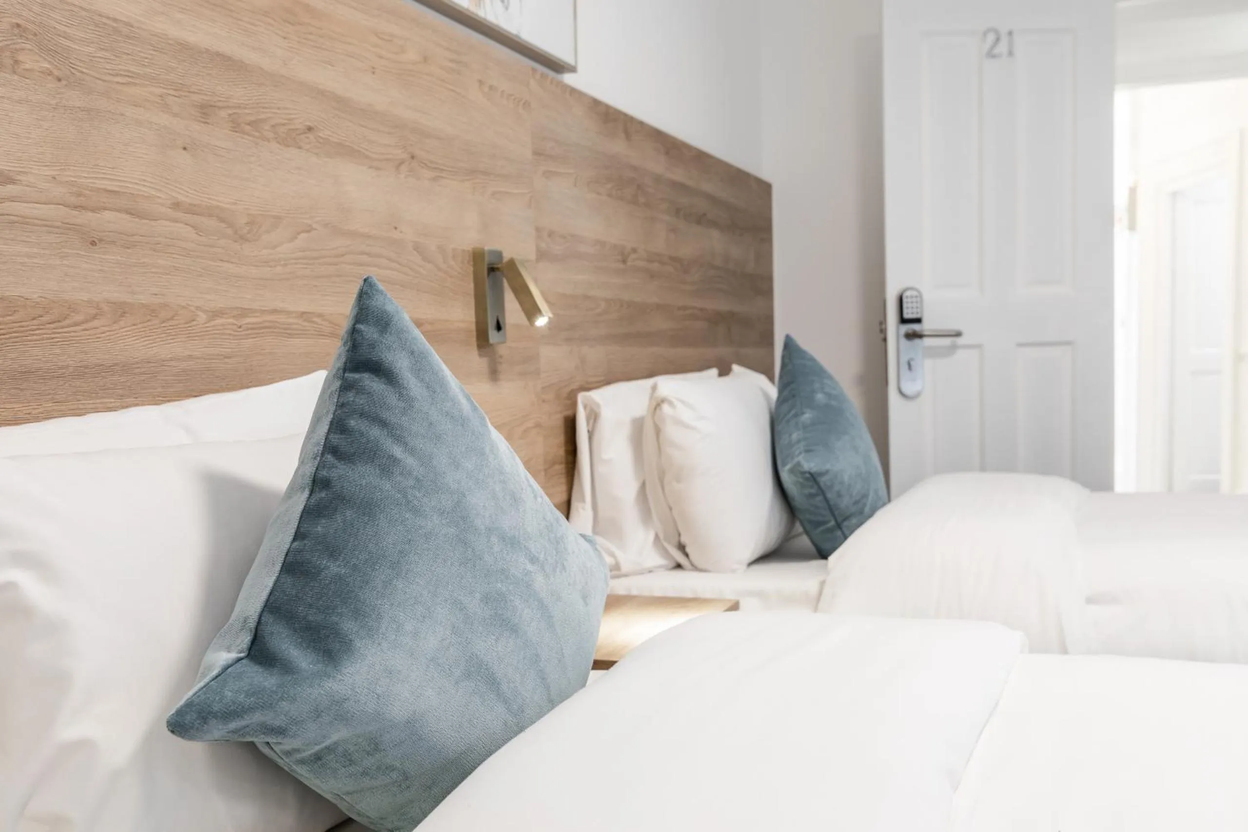 Superior Twin Room in The Chapter Hotels - Griffin House