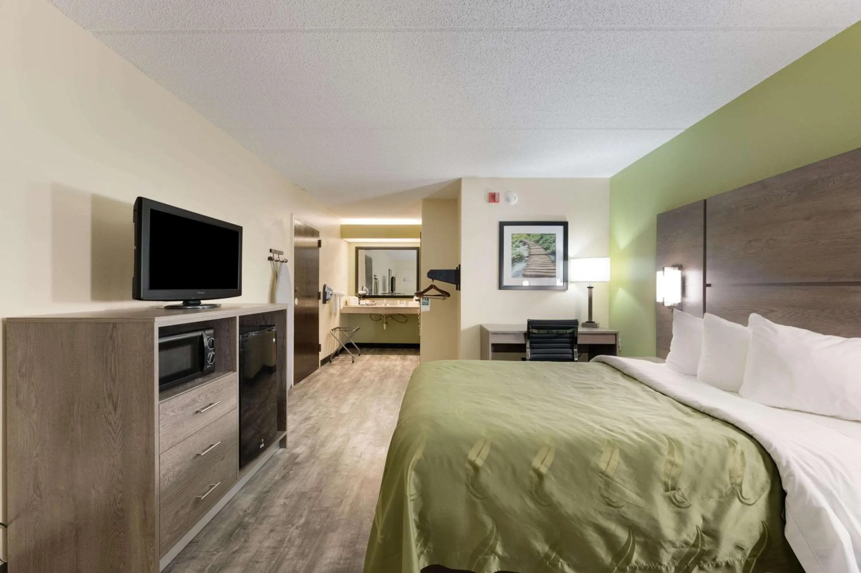 King Room - Non-Smoking in Quality Inn Airport - Southeast