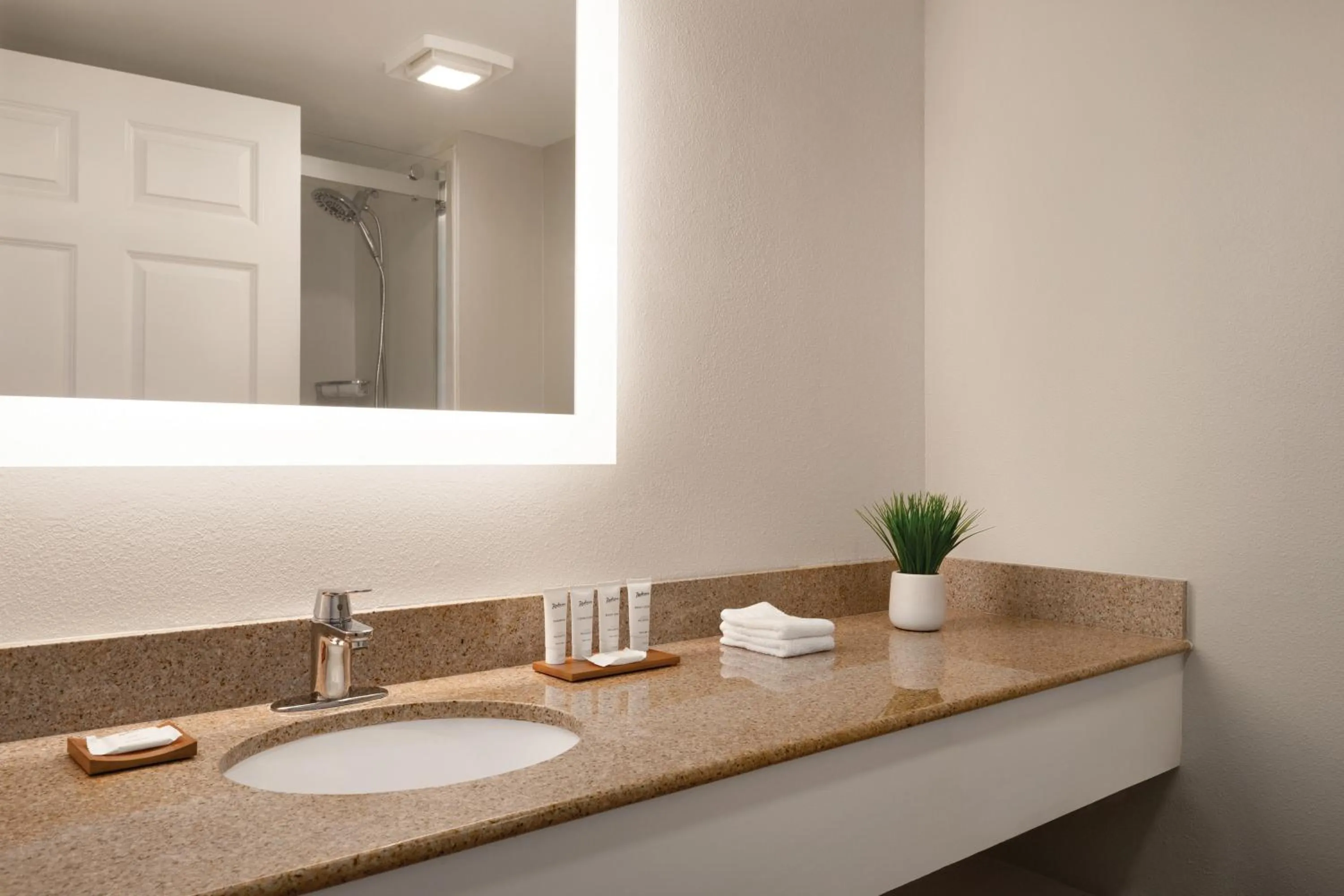 King Room - Non-Smoking in Radisson Beachfront Hotel - Panama City Beach