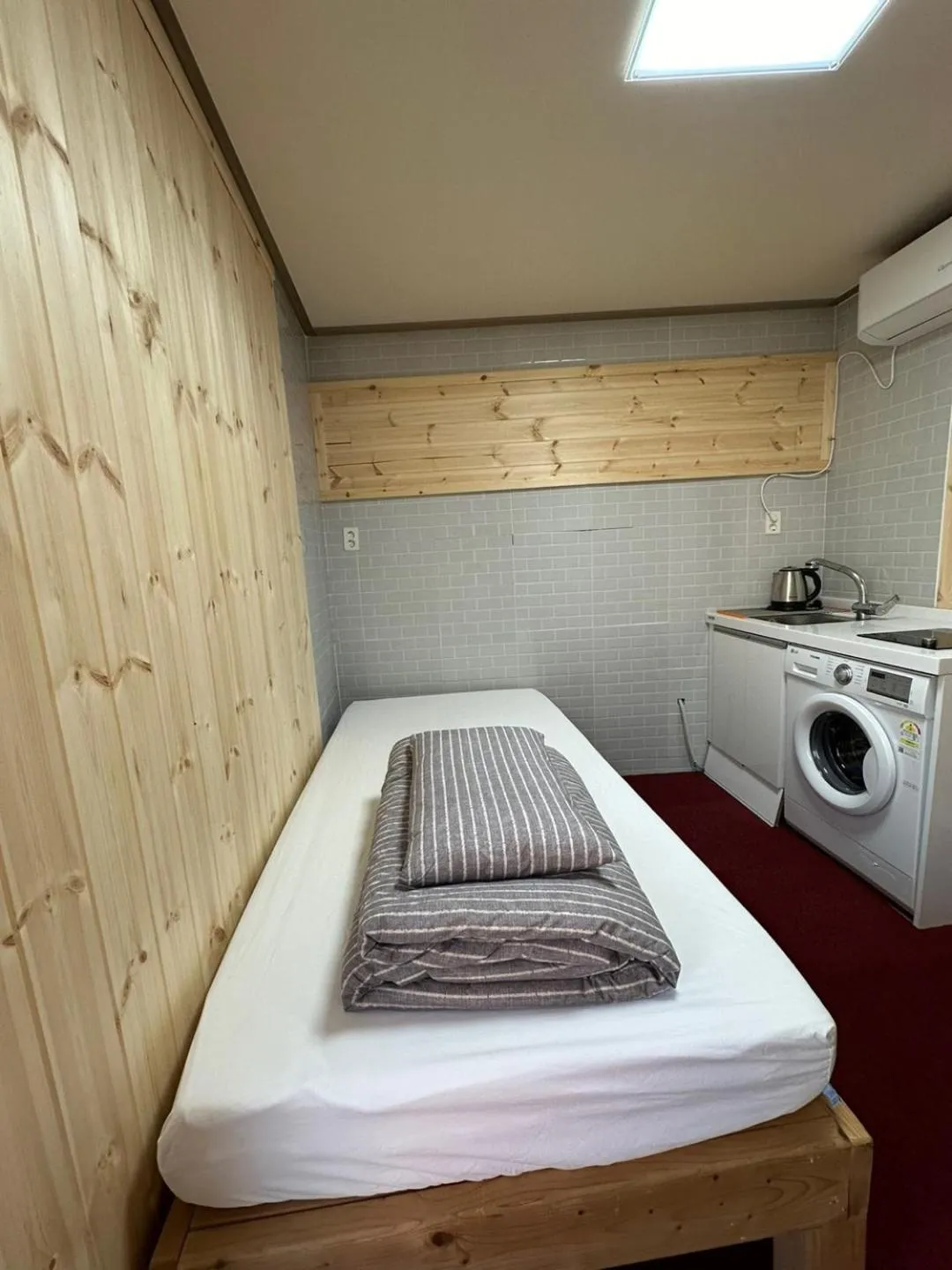 Standard Single Room with Shower in Seoul Station R Guesthouse