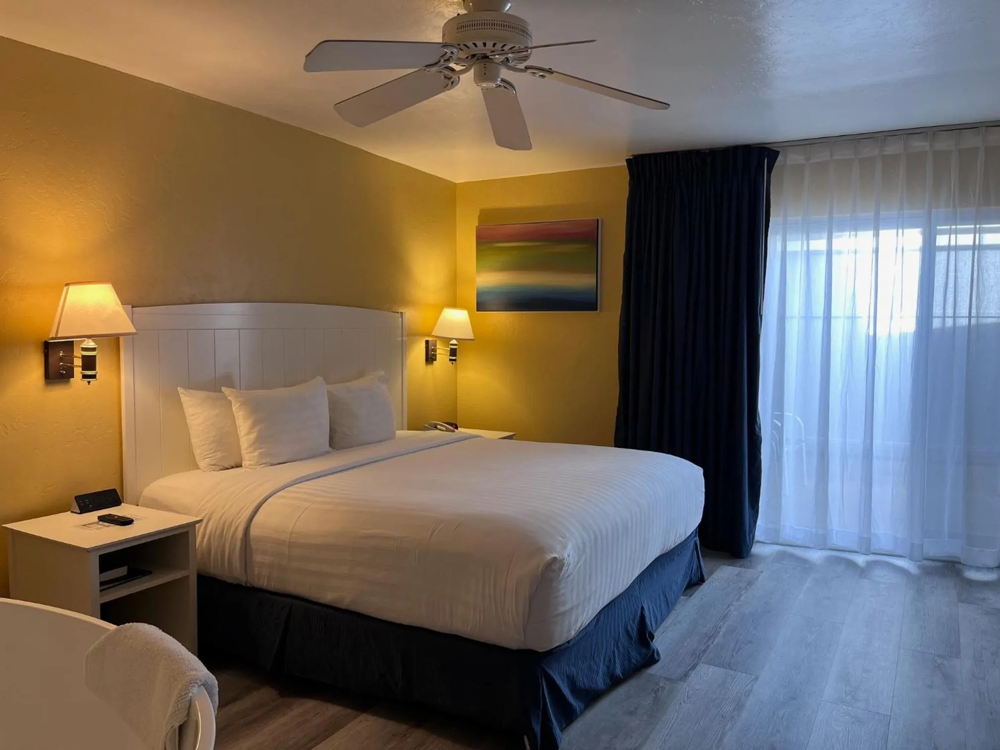 Deluxe Double Room in Monterey Bay Lodge