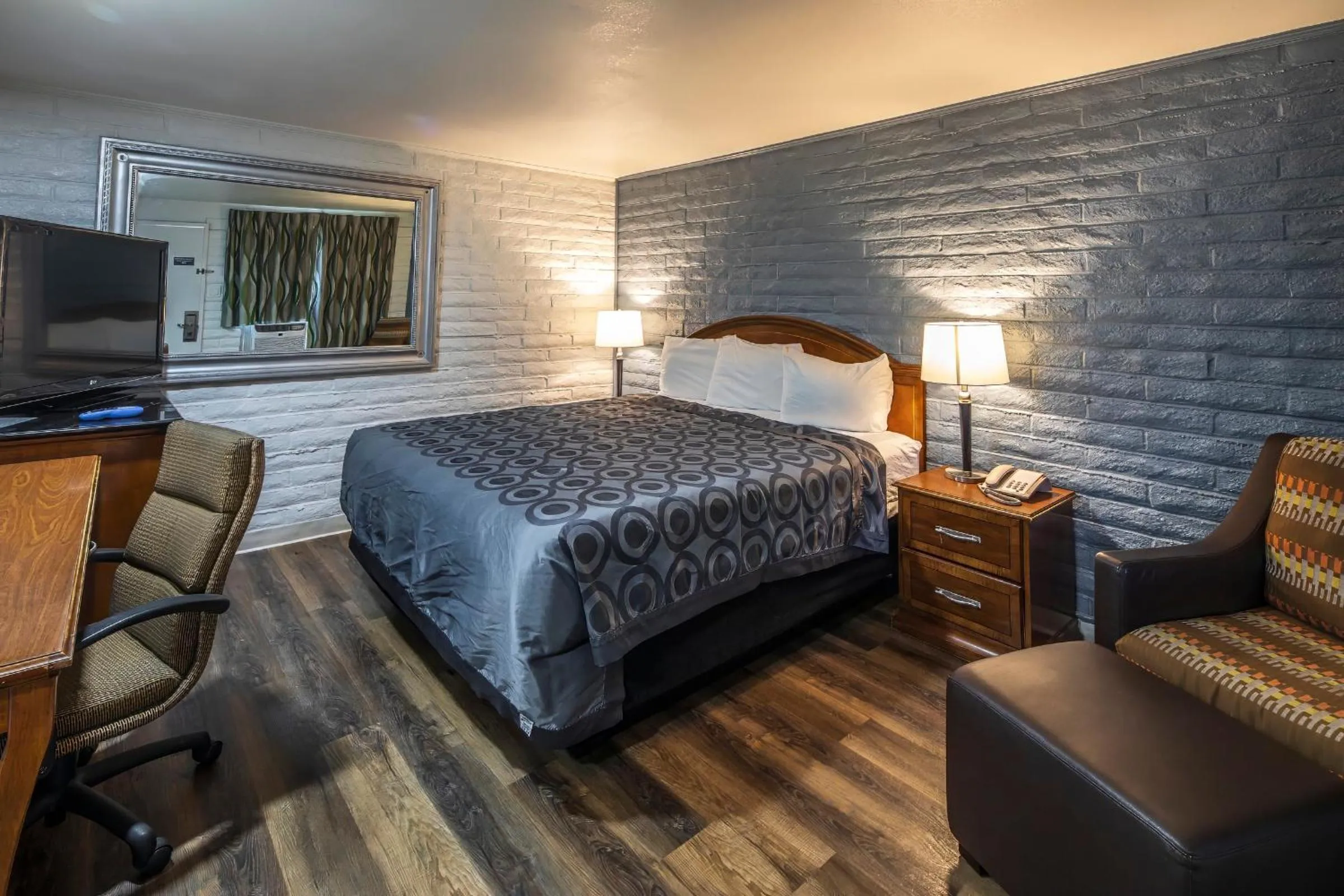 King Room - Non Smoking in Hitching Post Studios Inn