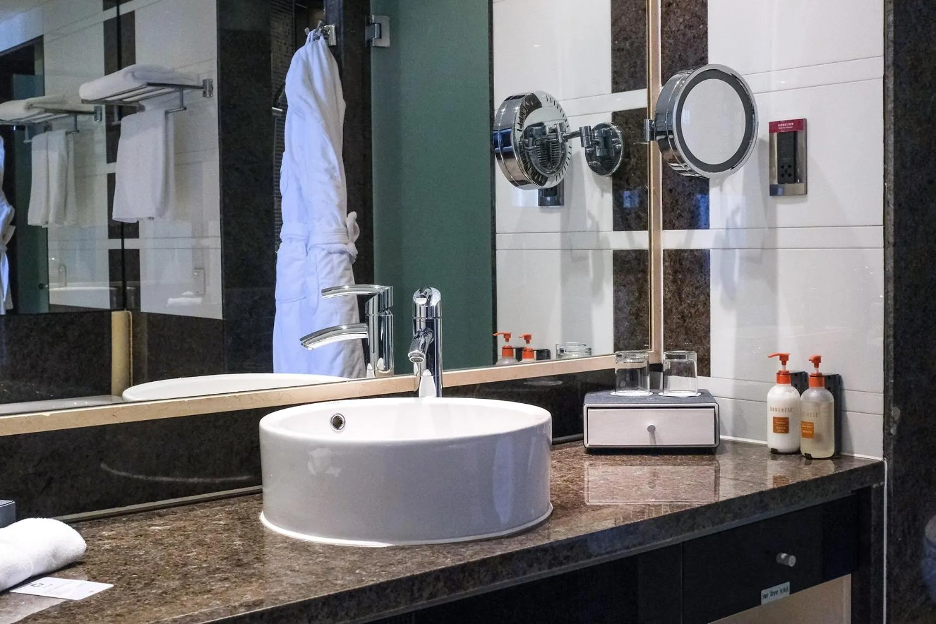 Standard King Room - High Floor/Lounge Access in Crowne Plaza Wuxi City Center