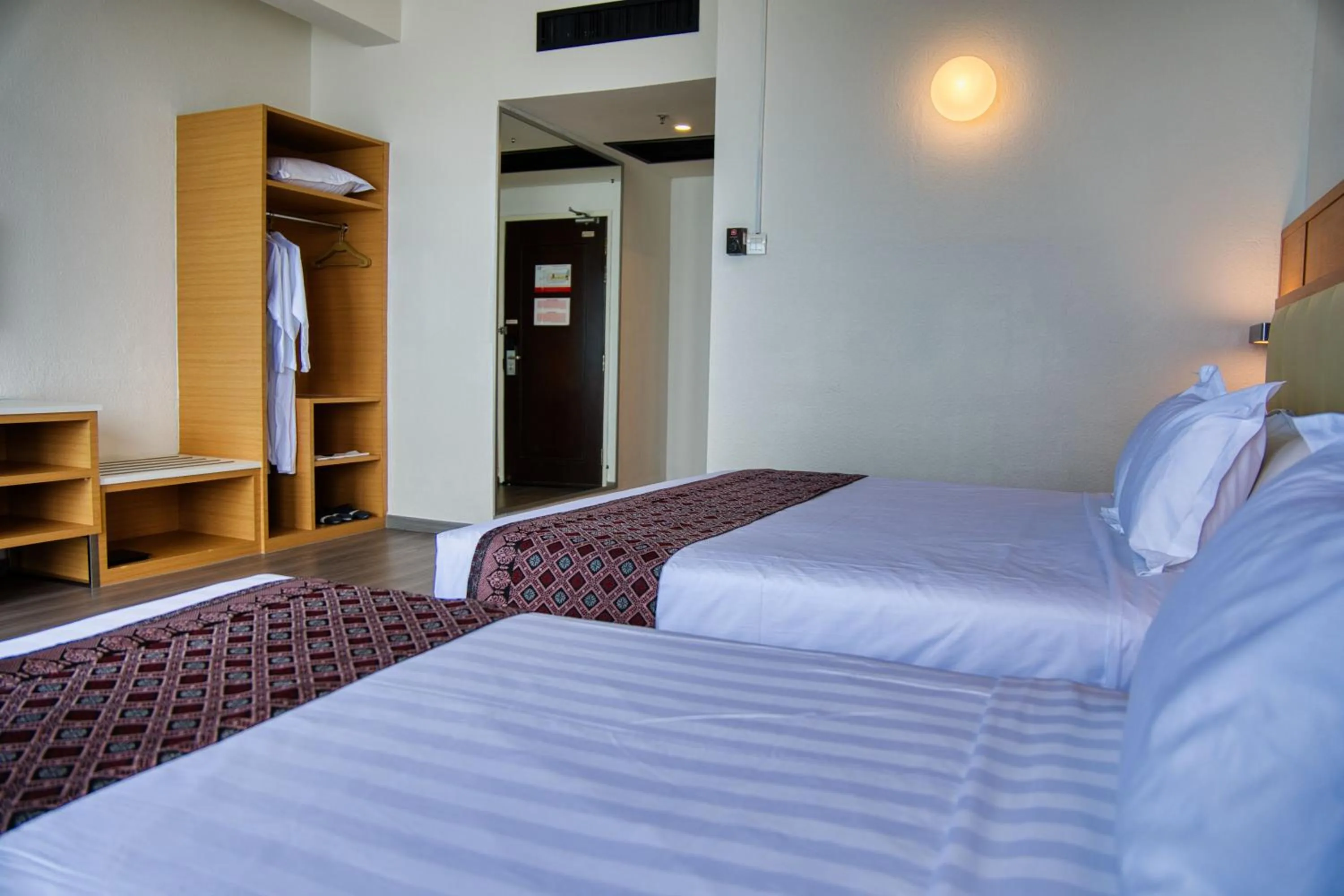 Premium Triple Suite with Bathtub & Sea view in Hotel Sentral Seaview @ ​Beachfront