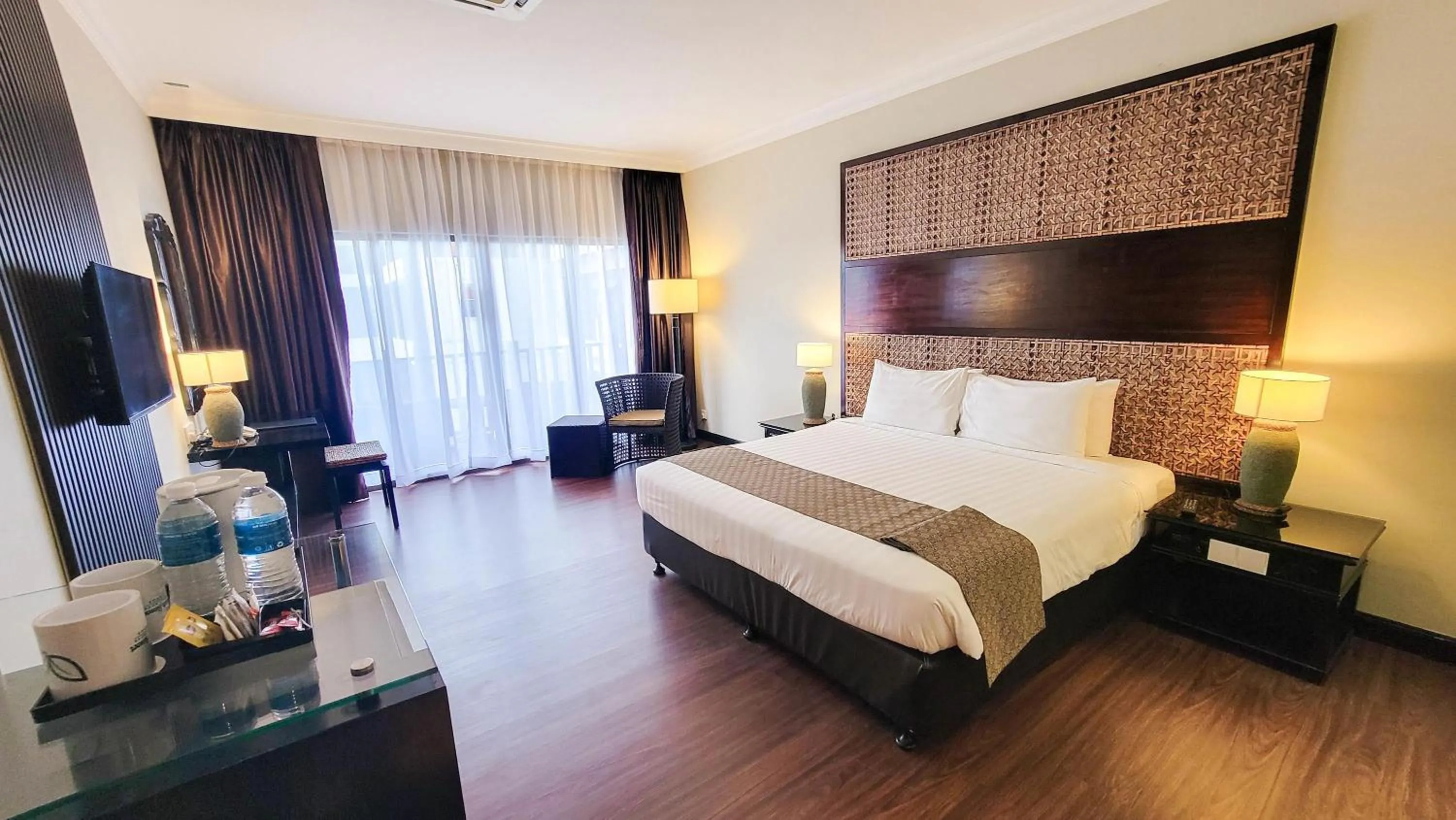 Deluxe King Room in Mines Beach Resort Hotel