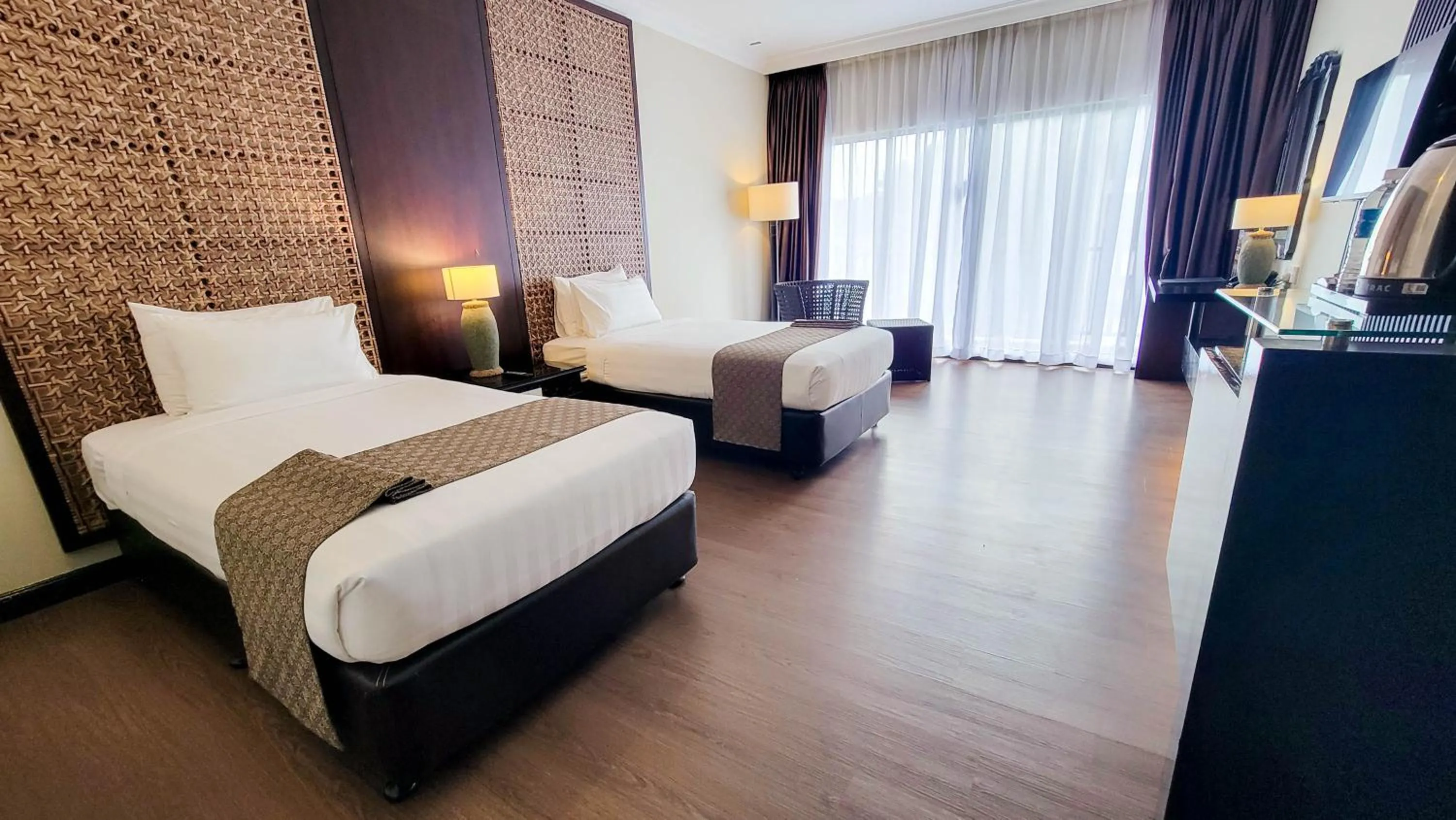 Deluxe Twin Room in Mines Beach Resort Hotel