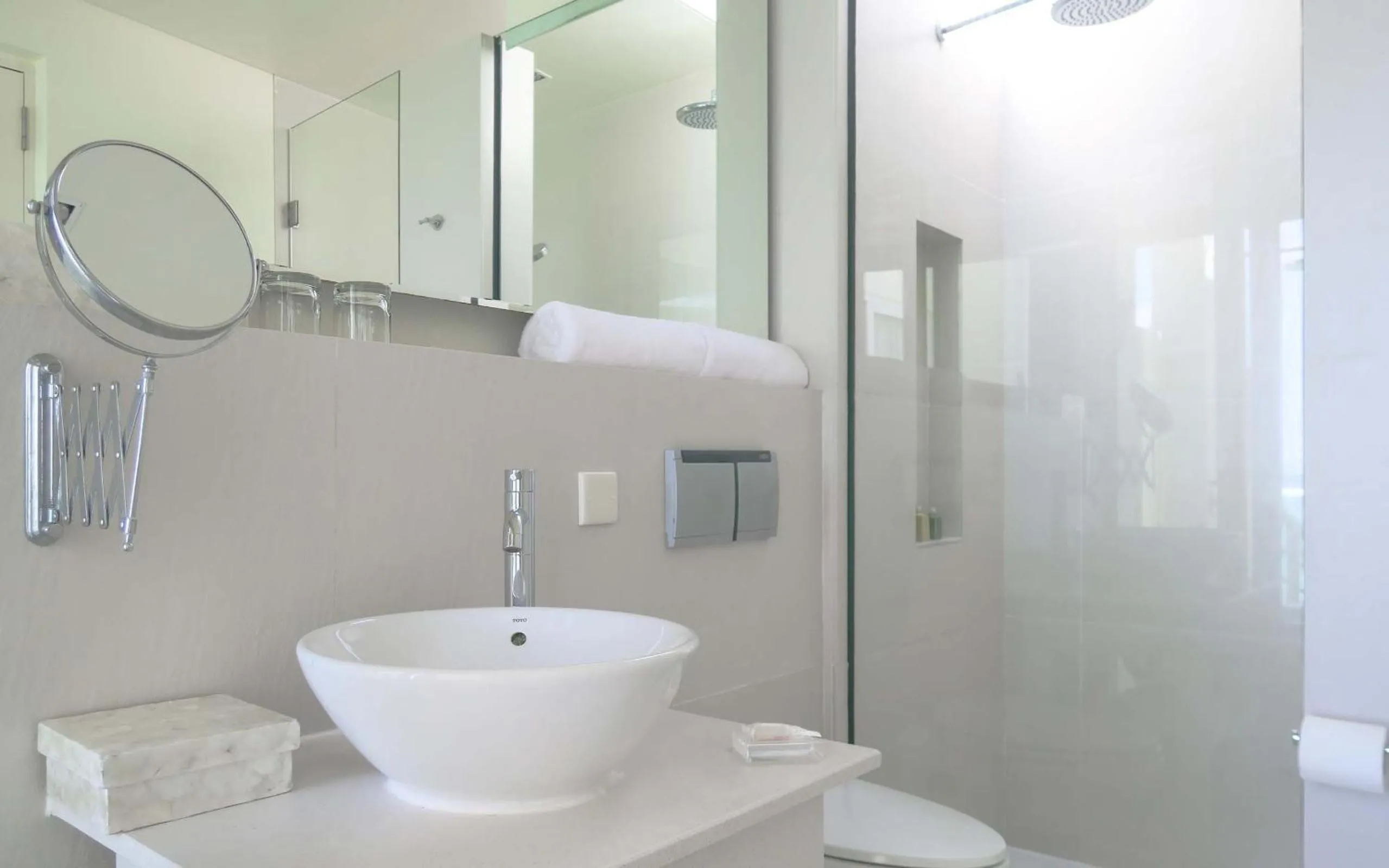 Overwater Villa with Island View : Meal upgrades from Breakfast to Half Board or from Half Board to Full Board for a minimum of 3 nights stay in Holiday Inn Resort Kandooma Maldives - Kids Stay & Eat Free and Free Roundtrip Speed Boat for a minimum 4 nights stay