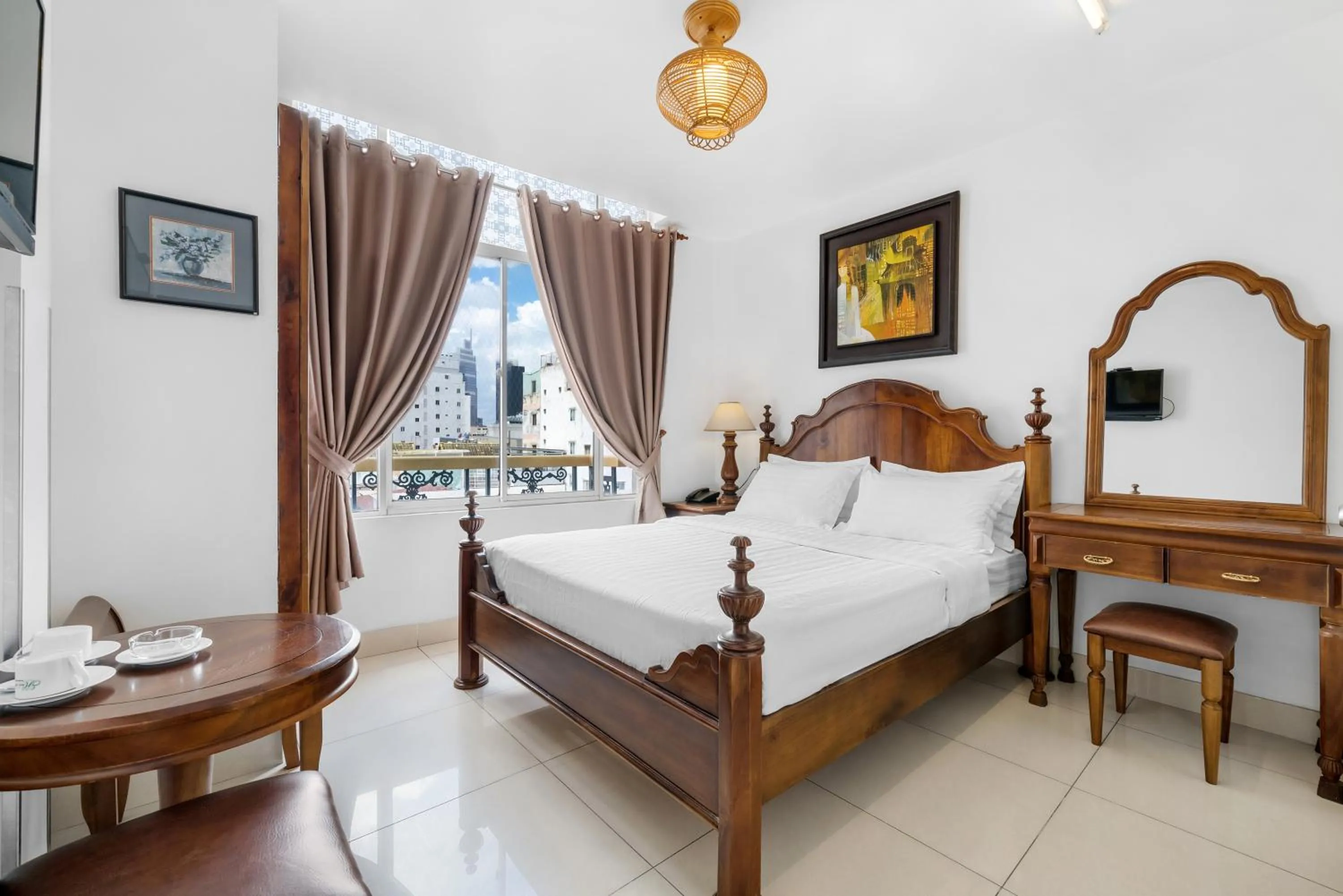 Deluxe Double Room with Shower in Halo Boutique Ben Thanh Hotel