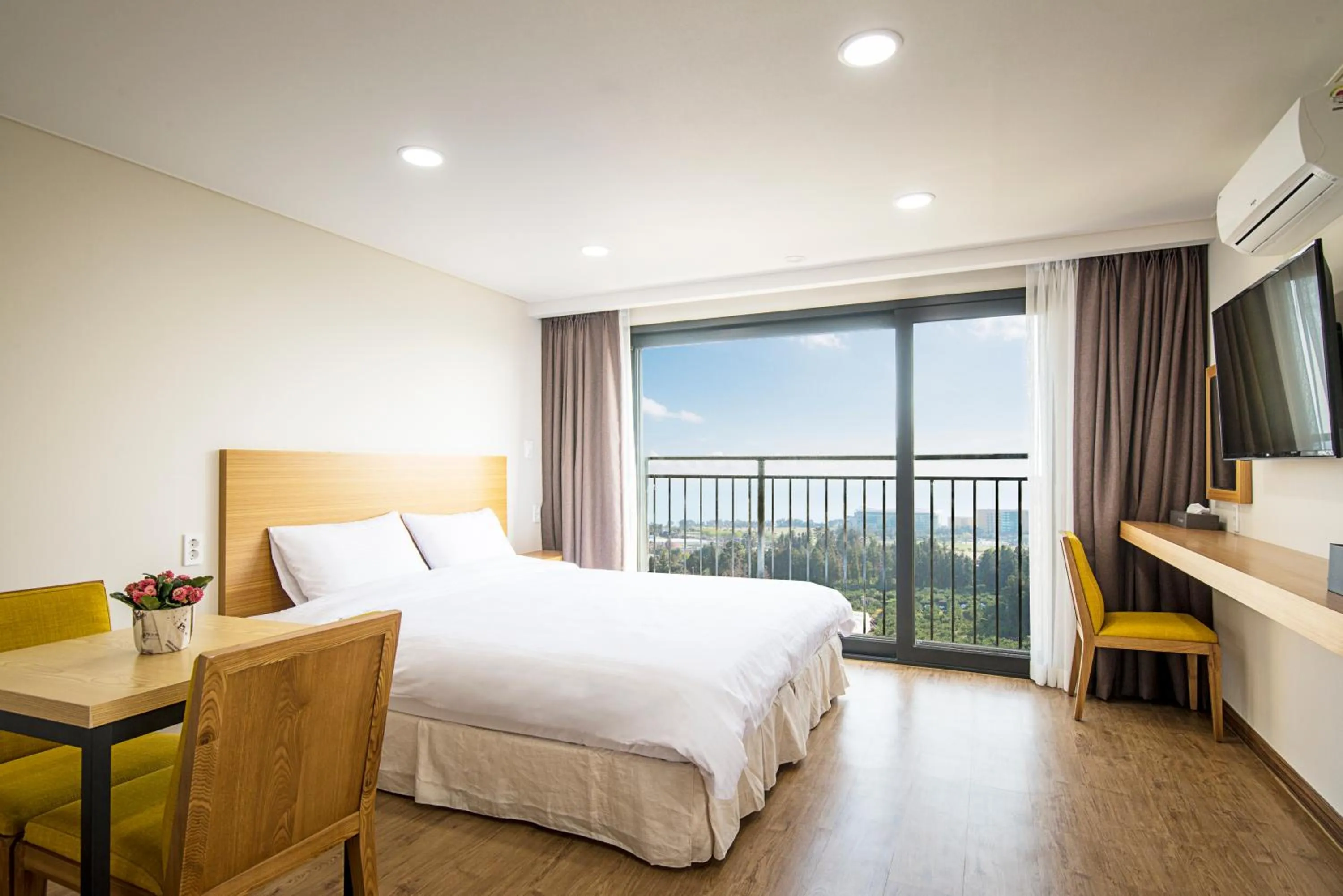 Deluxe King Studio in W Ocean Pension