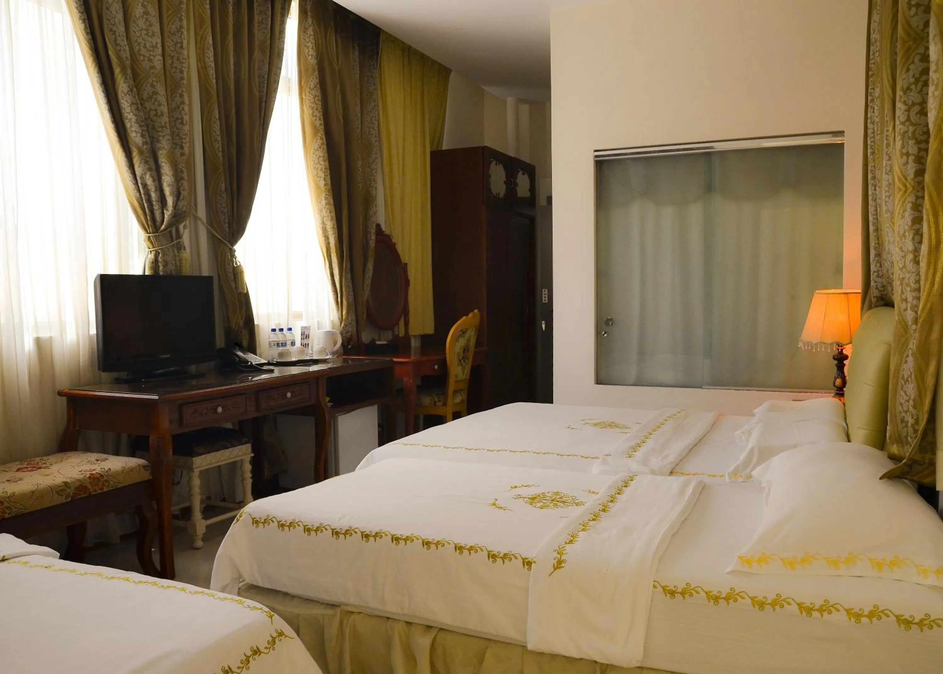 Executive Family Room in Jayleen 1918