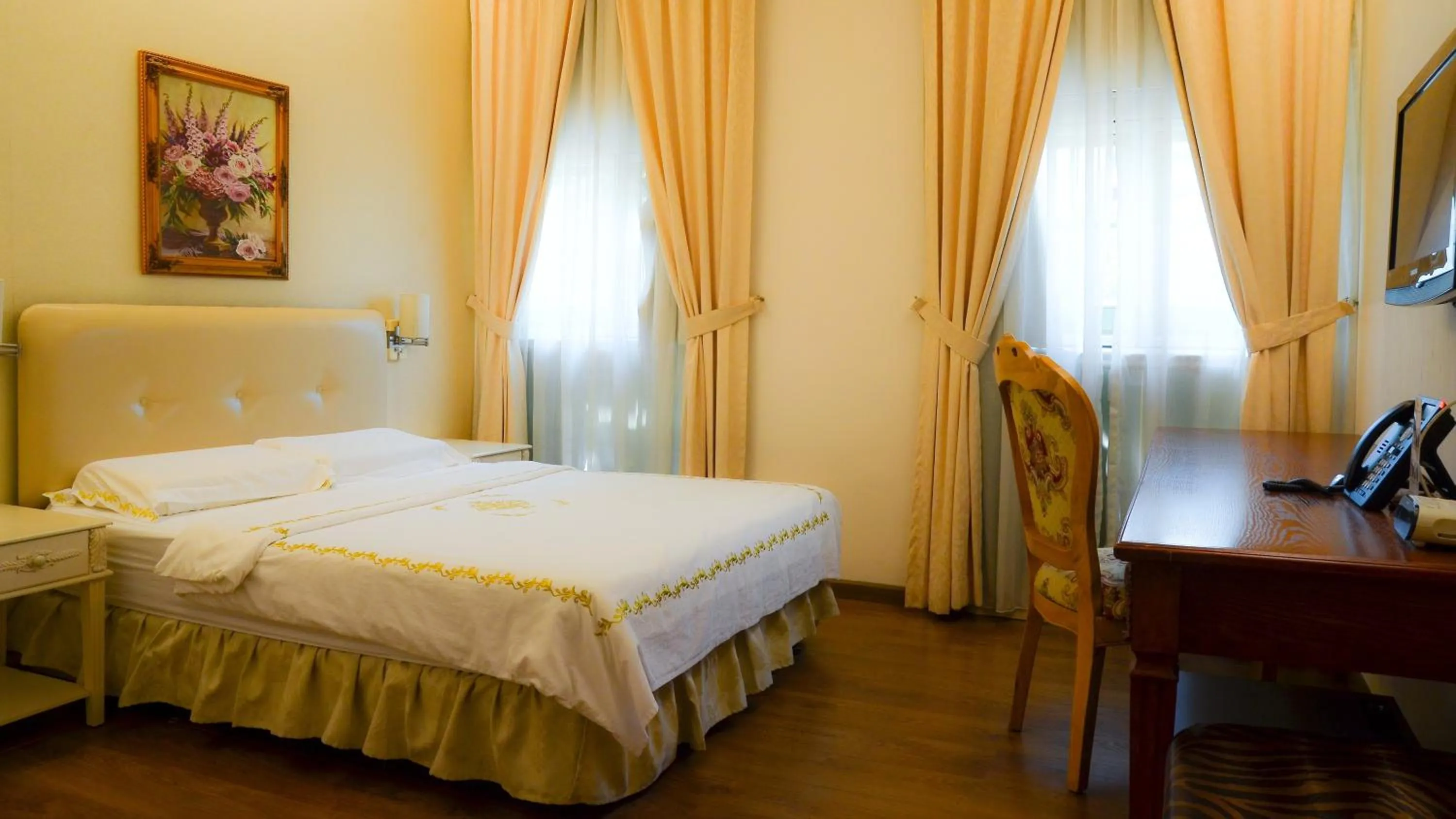 Superior (1 Queen + 1 Single) in Jayleen 1918