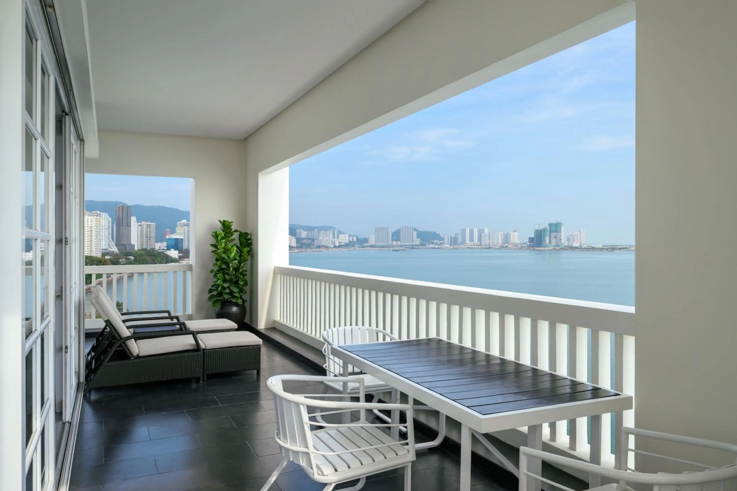 Corner Suite - Victory Annex in Eastern & Oriental Hotel