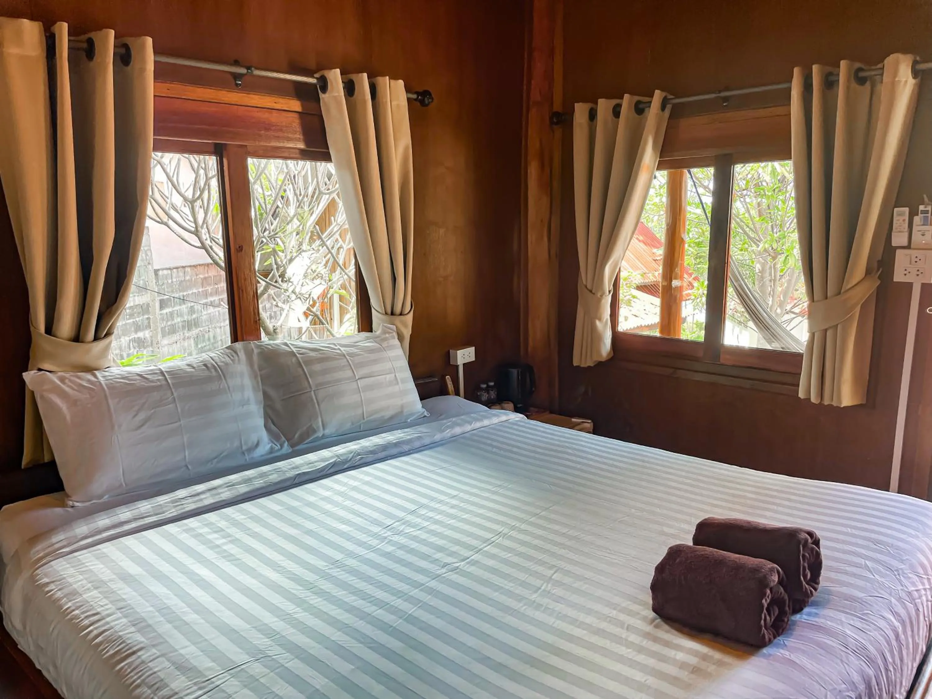 Bungalow with Garden View - single occupancy in Bounty Resort