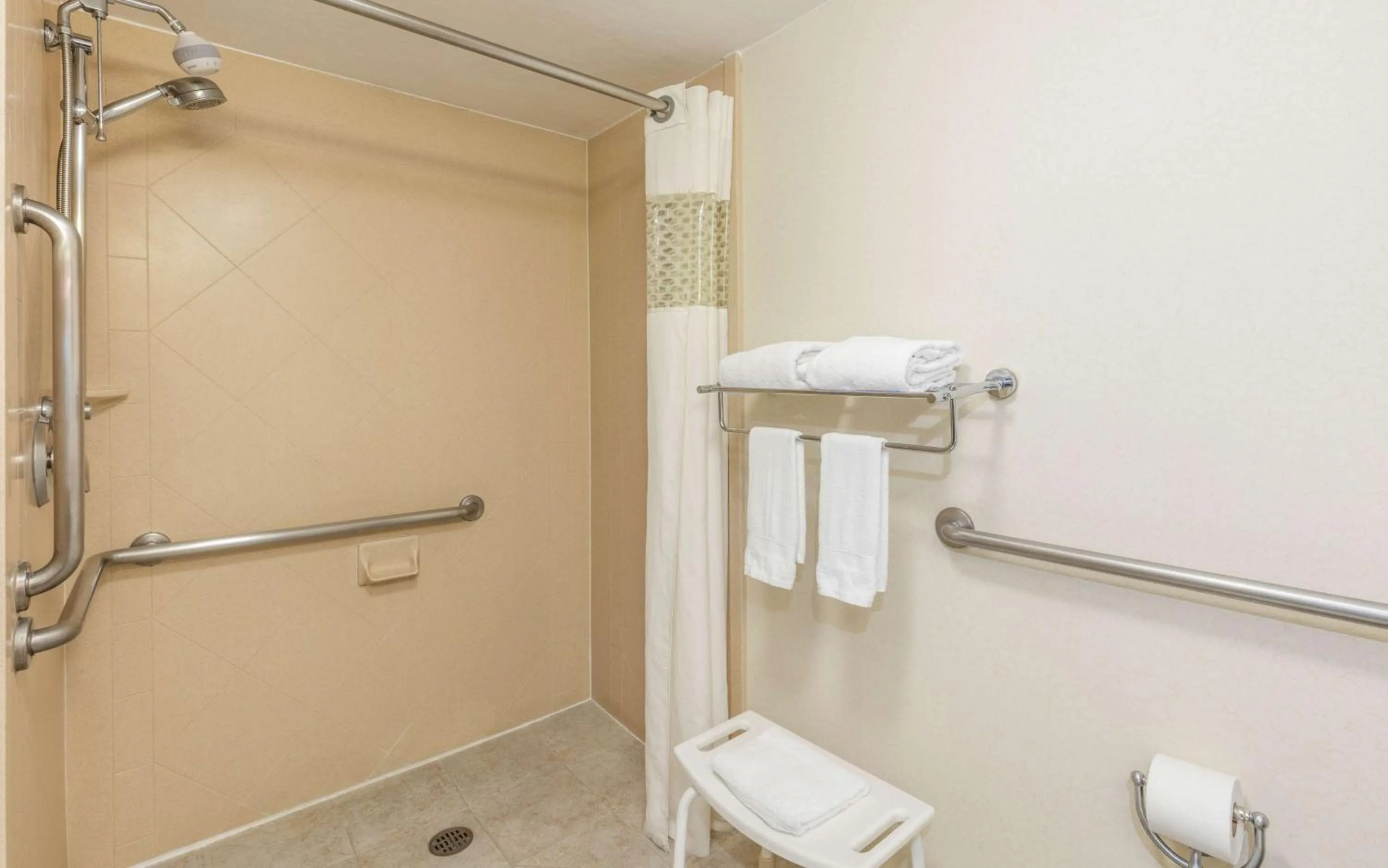 King Room - Disability Access/Non-Smoking in Hampton by Hilton Queretaro Tecnologico