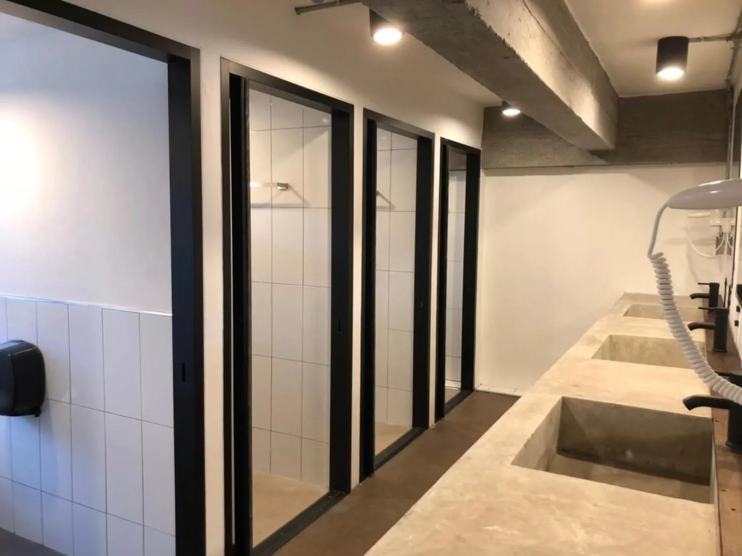 2-6 Single Beds in Mixed Dormitory Room (Shared Bathroom) in The Entaneer Poshtel