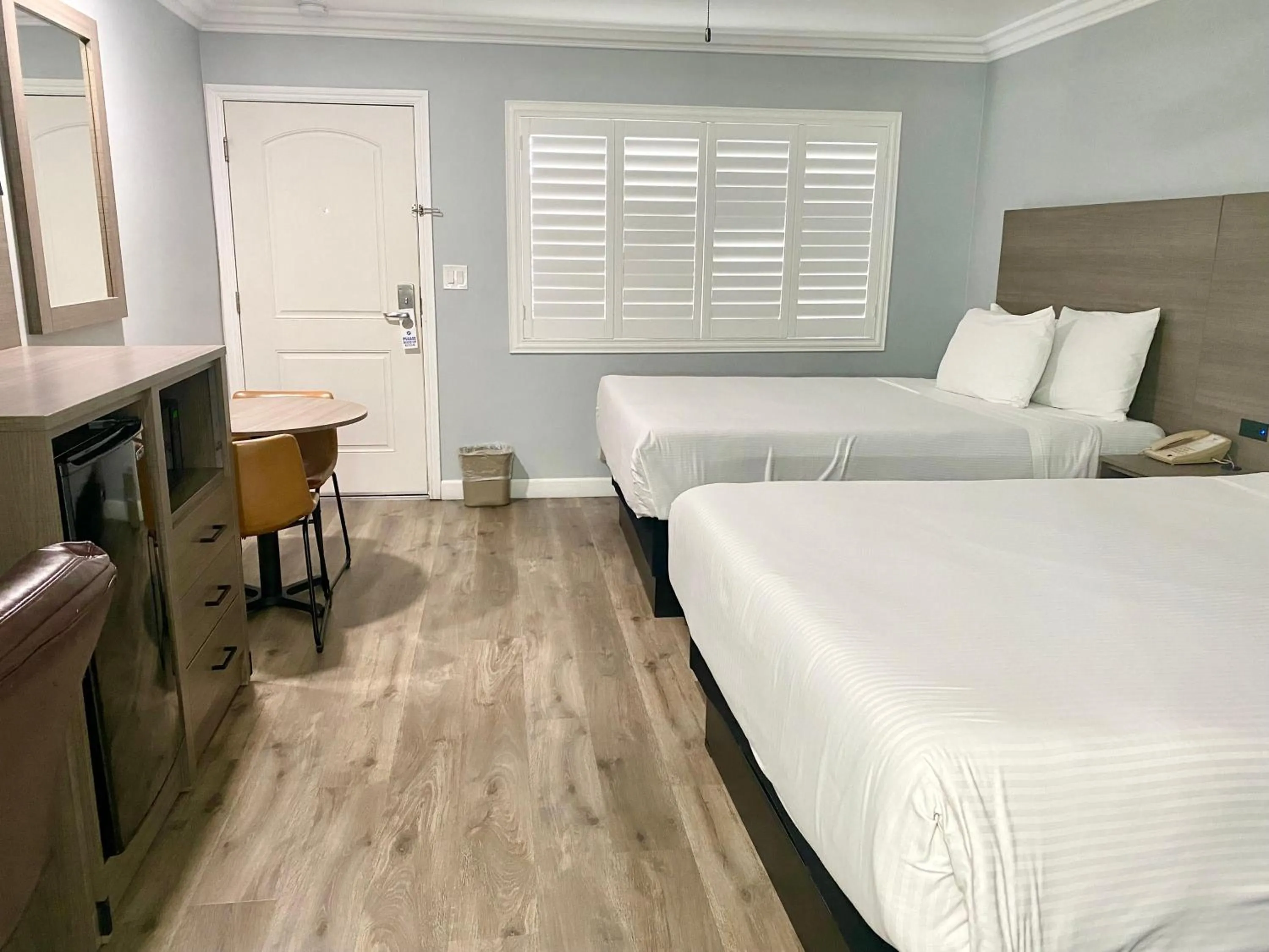 Queen Room with Two Queen Beds in Lone Oak Lodge
