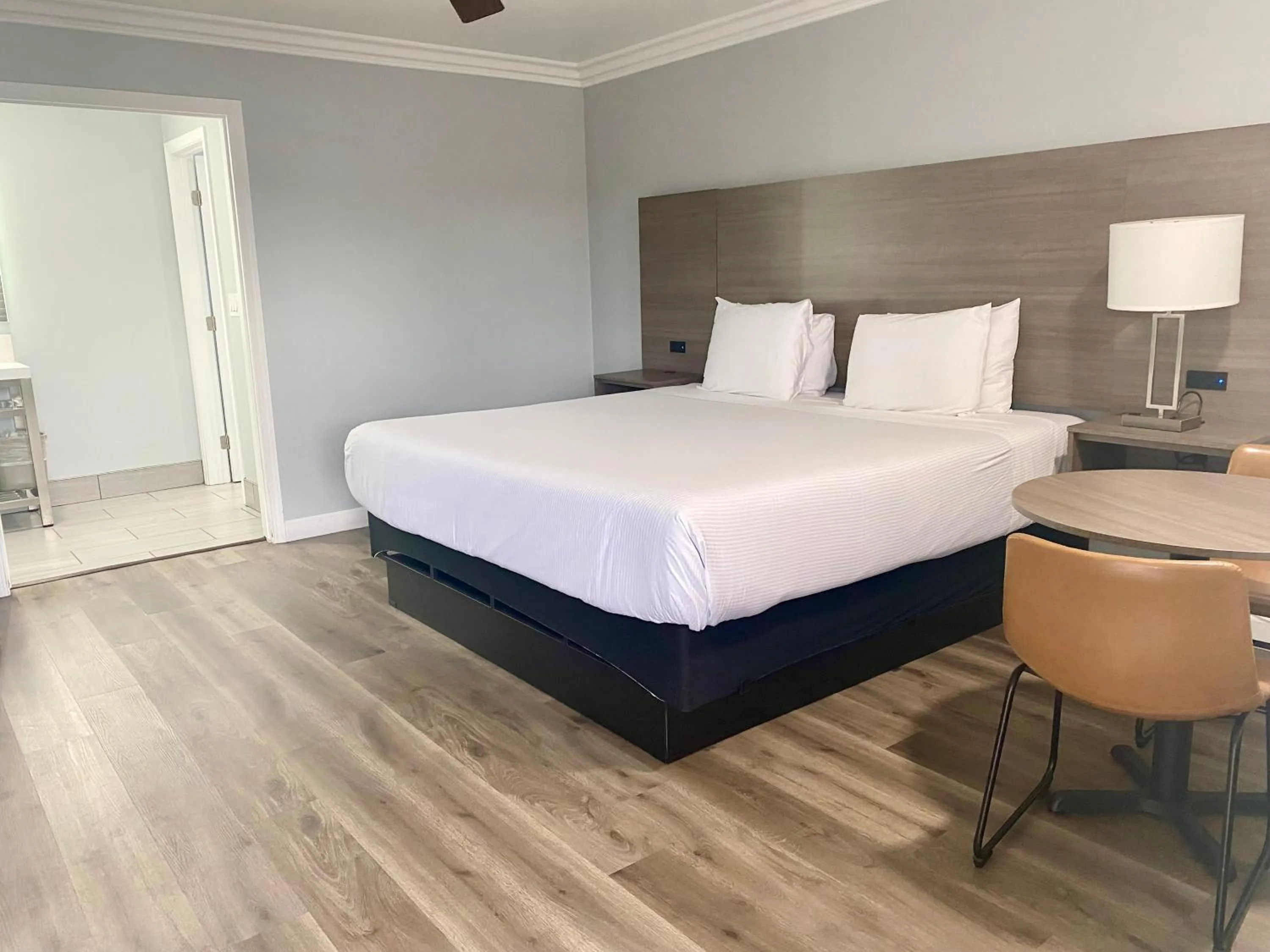 King Room in Lone Oak Lodge