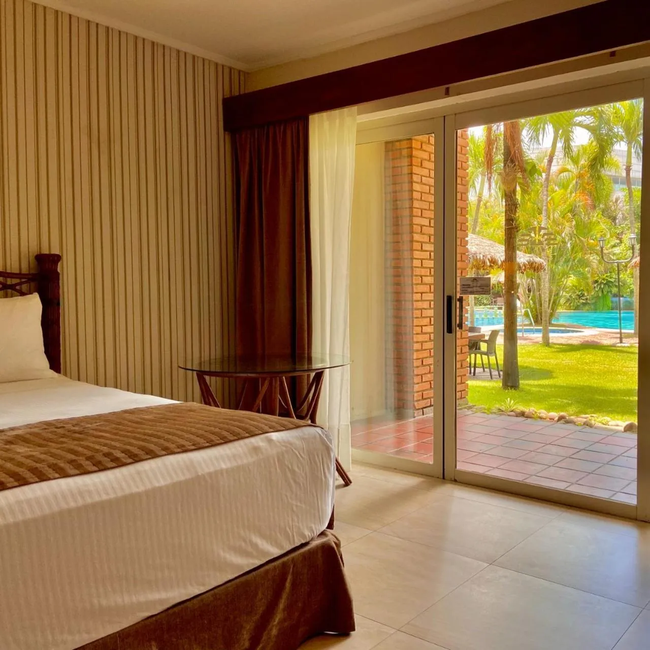 Twin Room with Pool View in Hotel Camino Real