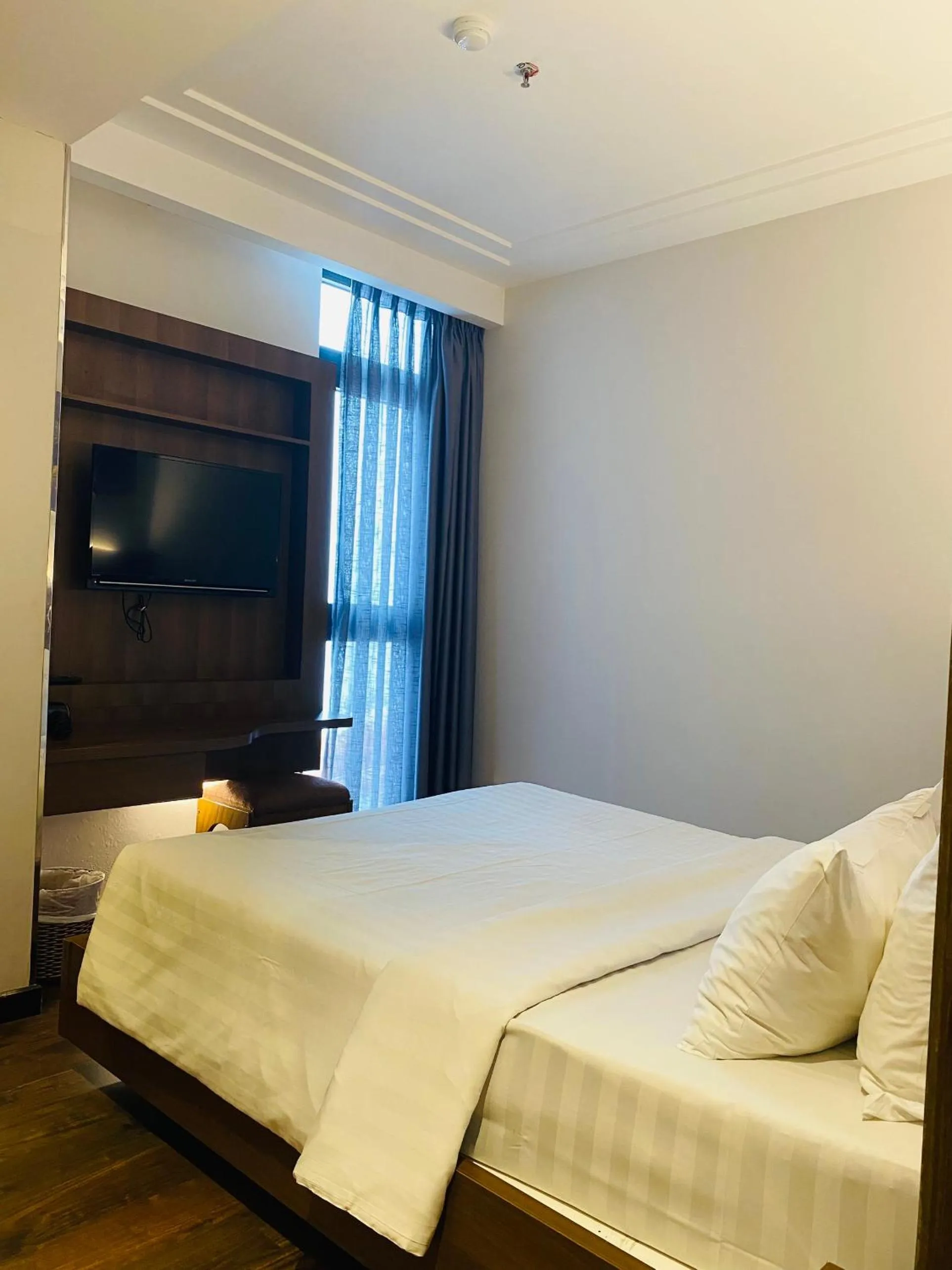 Comfort Room Window in Central Park Saigon Hotel