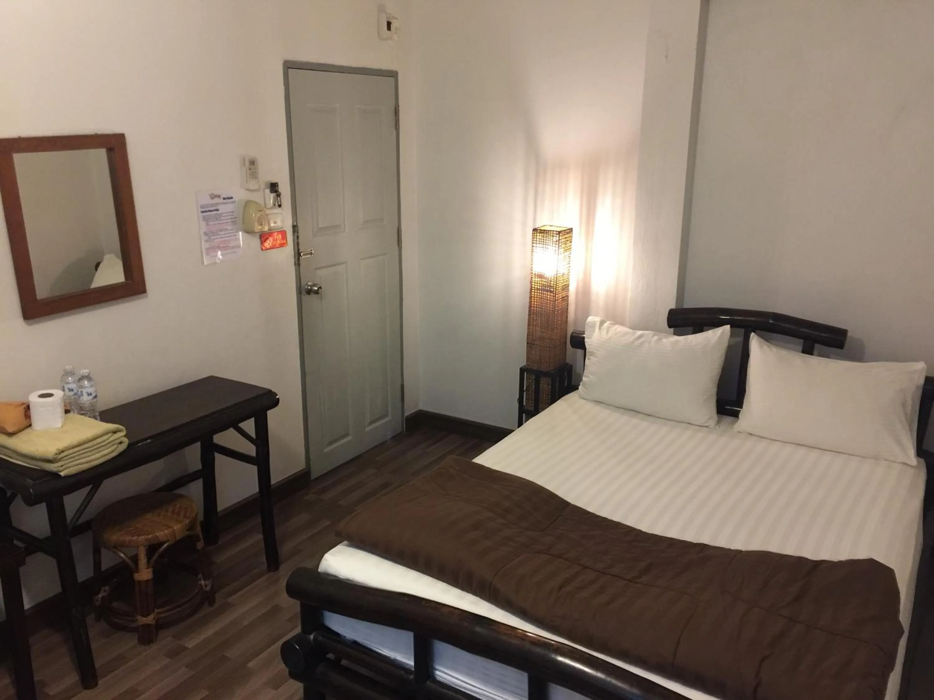 A/C Double Room Shared Bathroom in Lamphuhouse Bangkok
