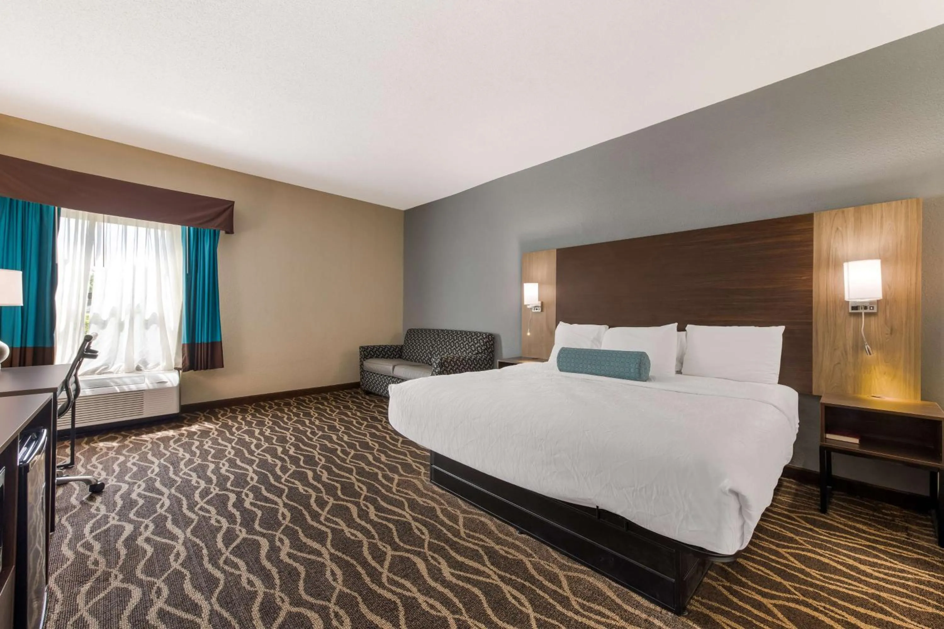 King Room with Sofa Bed in Best Western Albemarle Inn