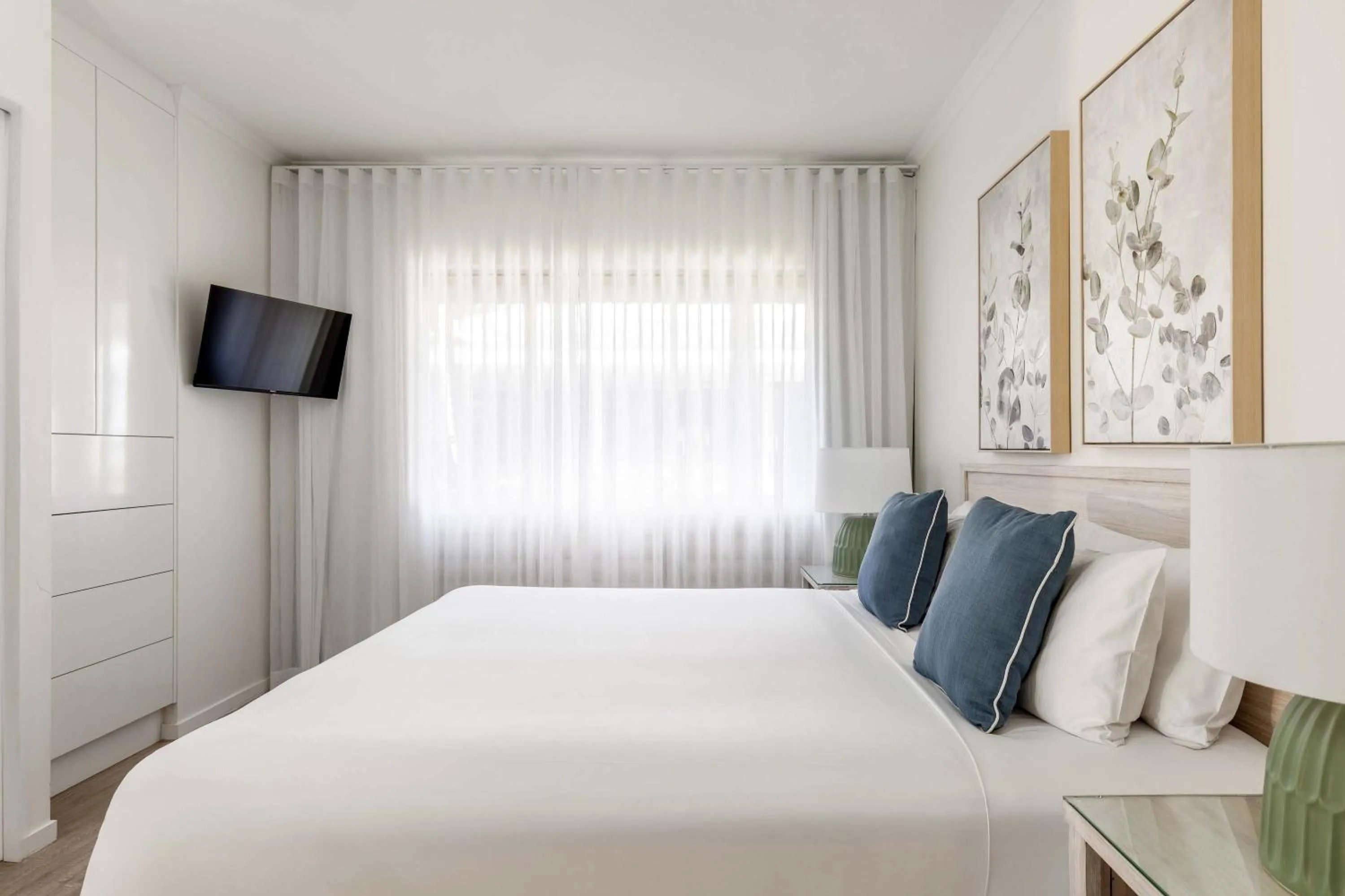 Two-Bedroom Apartment with Ocean View - Dual Key in Mantra Amphora