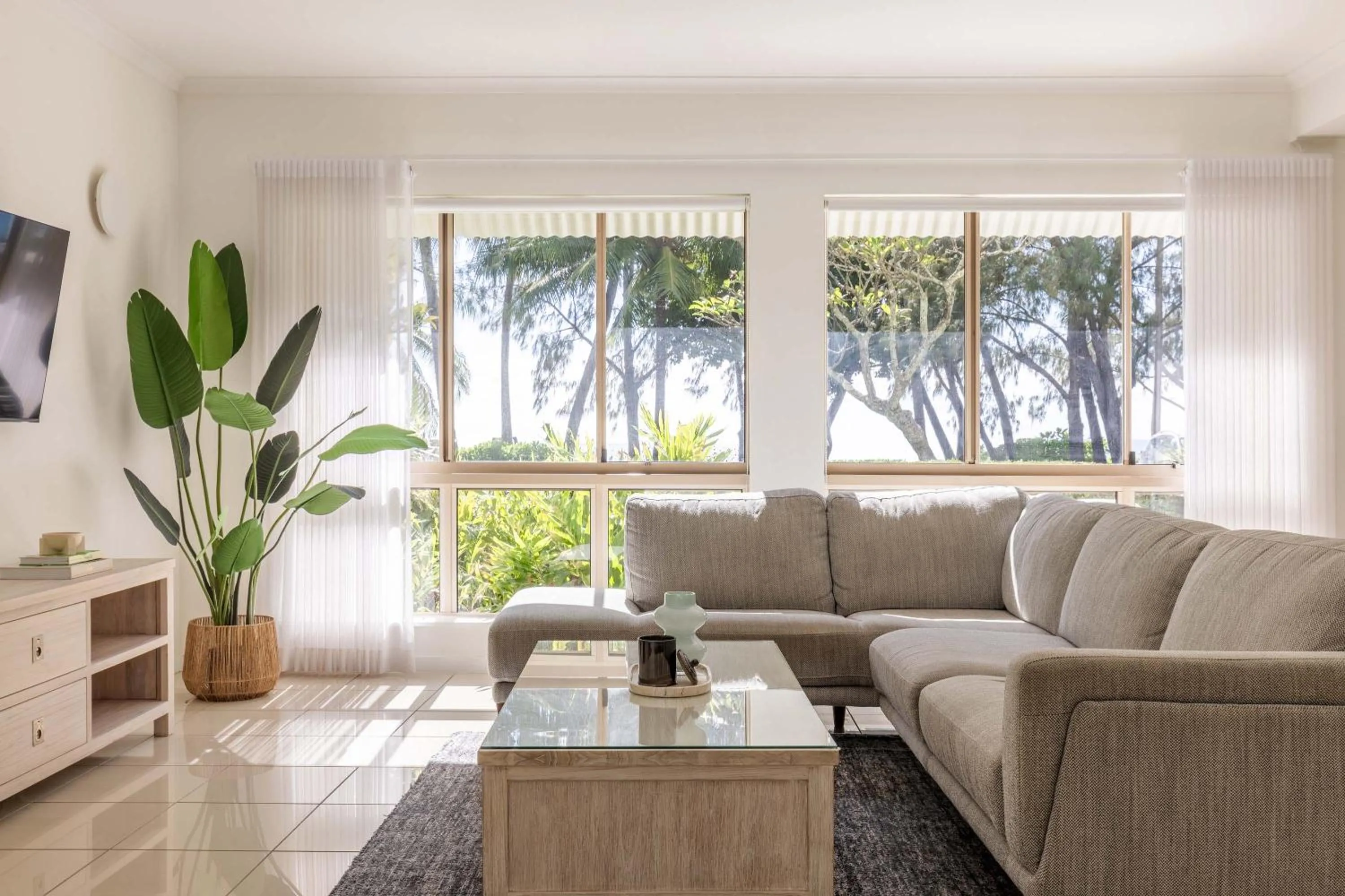 One-Bedroom Apartment with Ocean View in Mantra Amphora