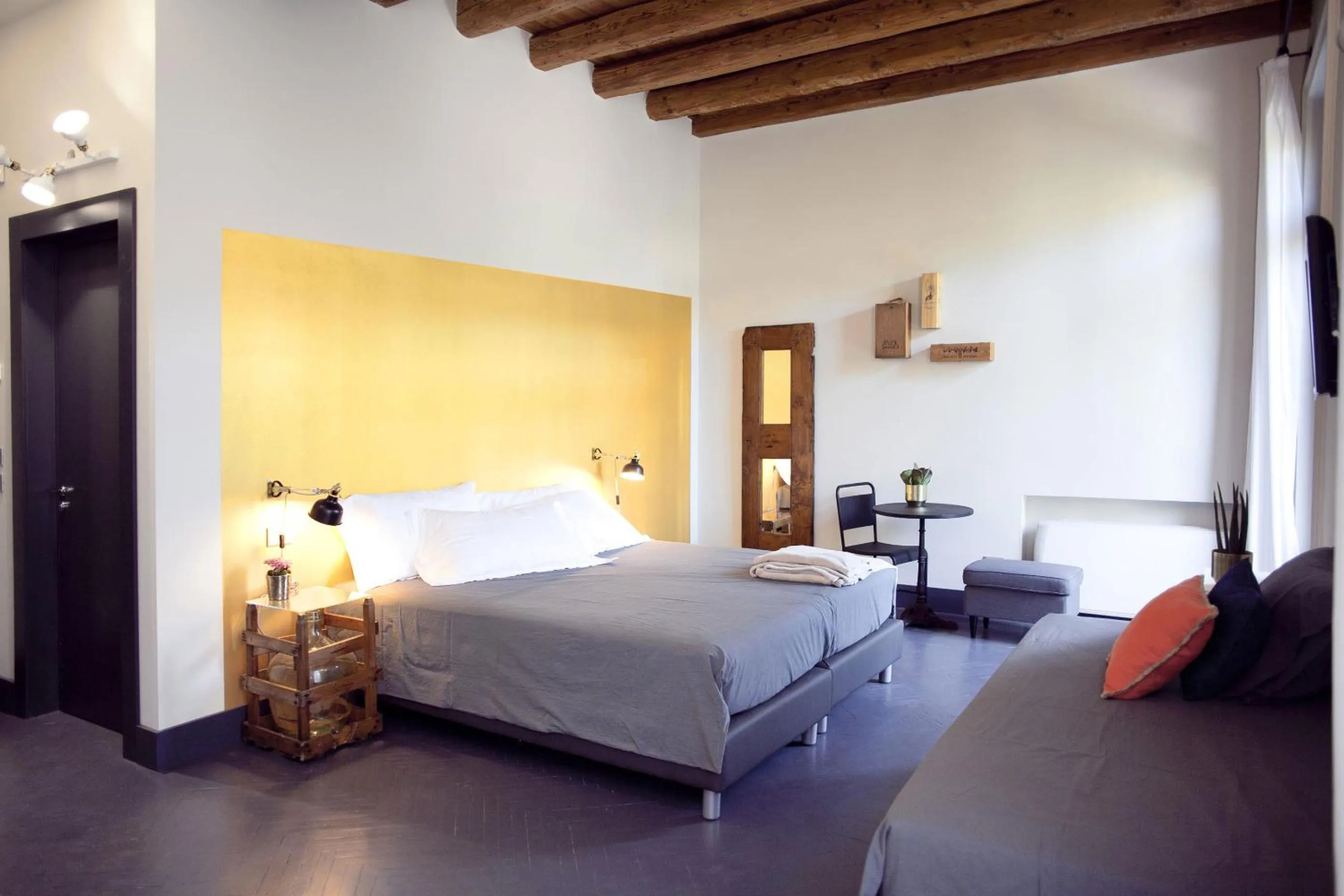 Deluxe Quadruple Room with Balcony in Pepita Lodge