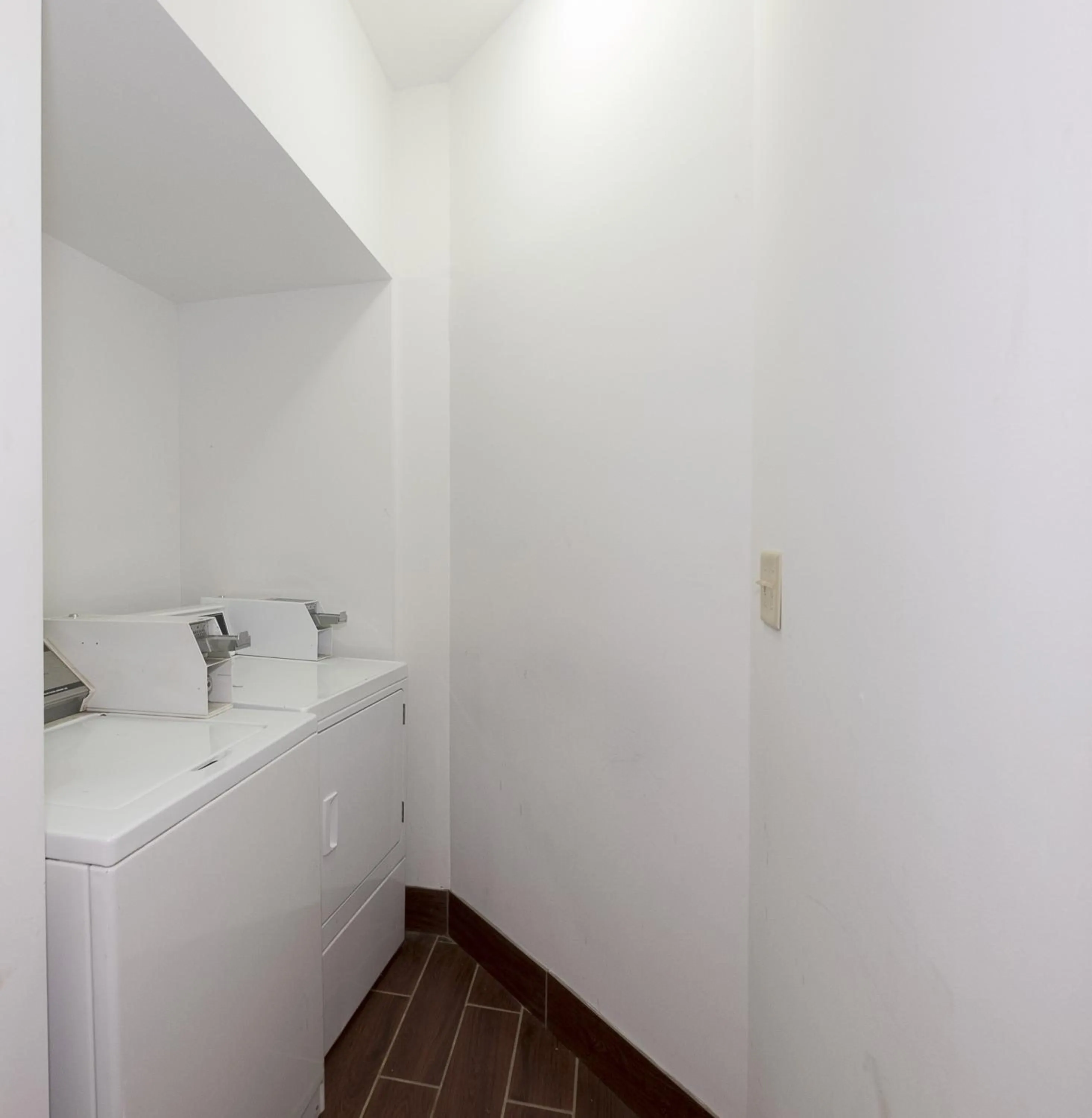 Superior King Room Disability Access Non-Smoking in Red Roof Inn Jackson, OH