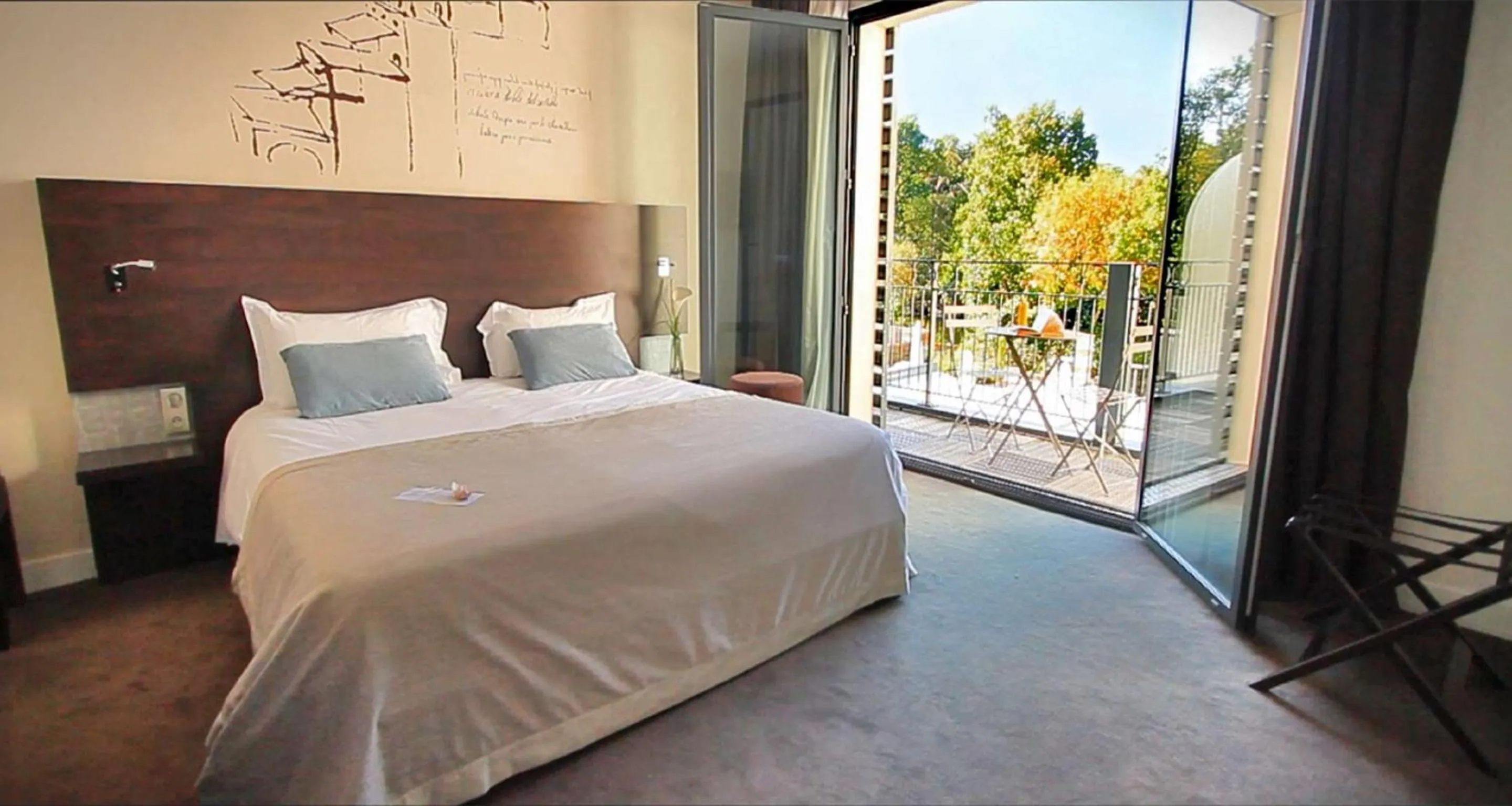Prestige King Room with Terrace and Castle View - Non-Smoking in Best Western Plus Villa Saint Antoine Hotel & Spa