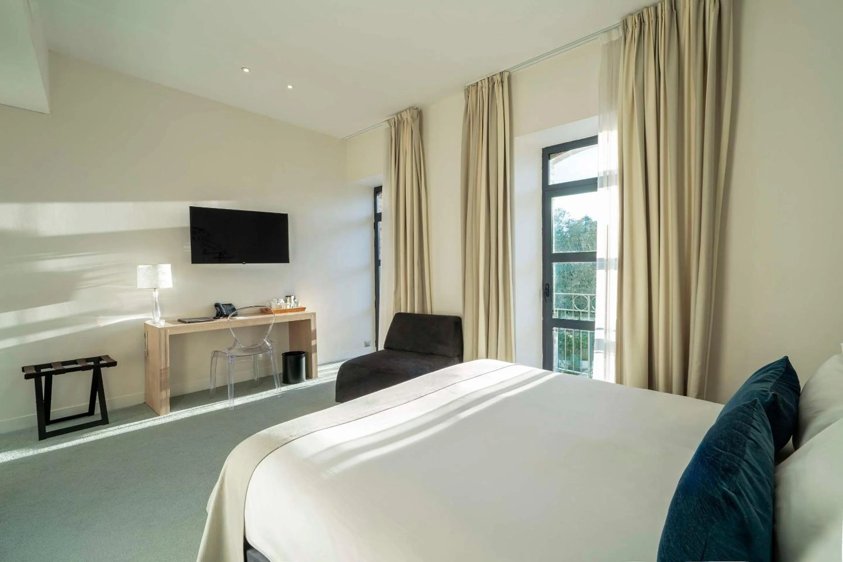 Privilege Queen Room with Balcony  in Best Western Plus Villa Saint Antoine Hotel & Spa