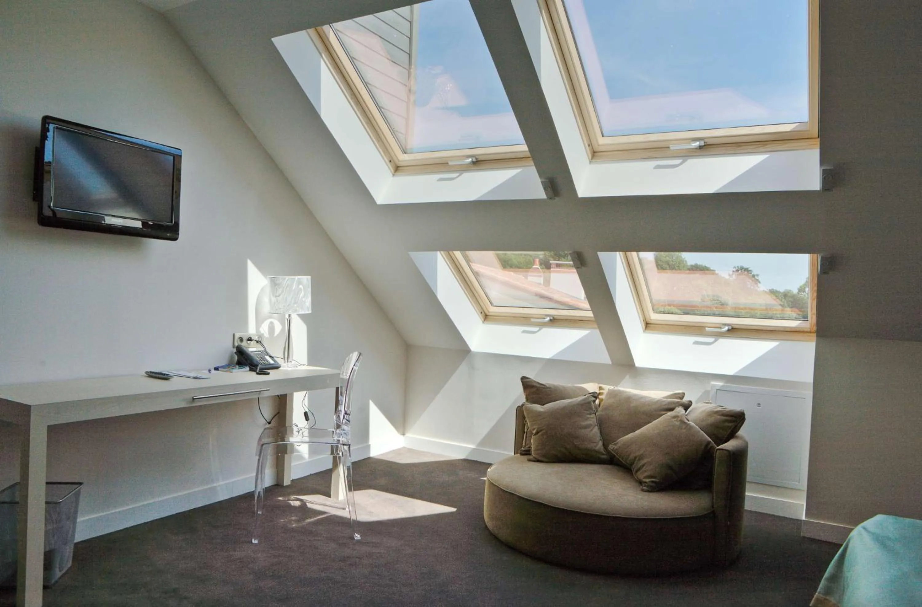 Junior Suite with 1 King and 2 Single Beds and River Side in Best Western Plus Villa Saint Antoine Hotel & Spa